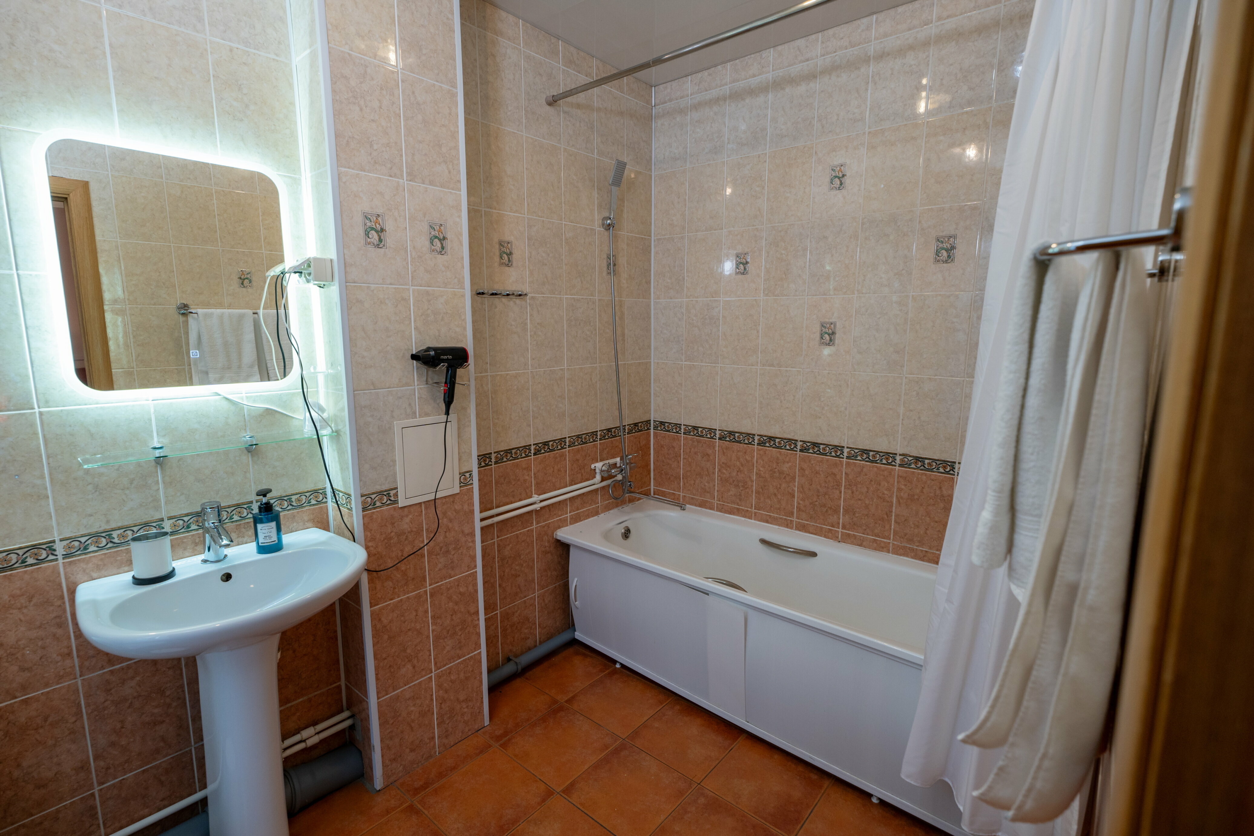 Cемейный номер с собственной ванной комнатой