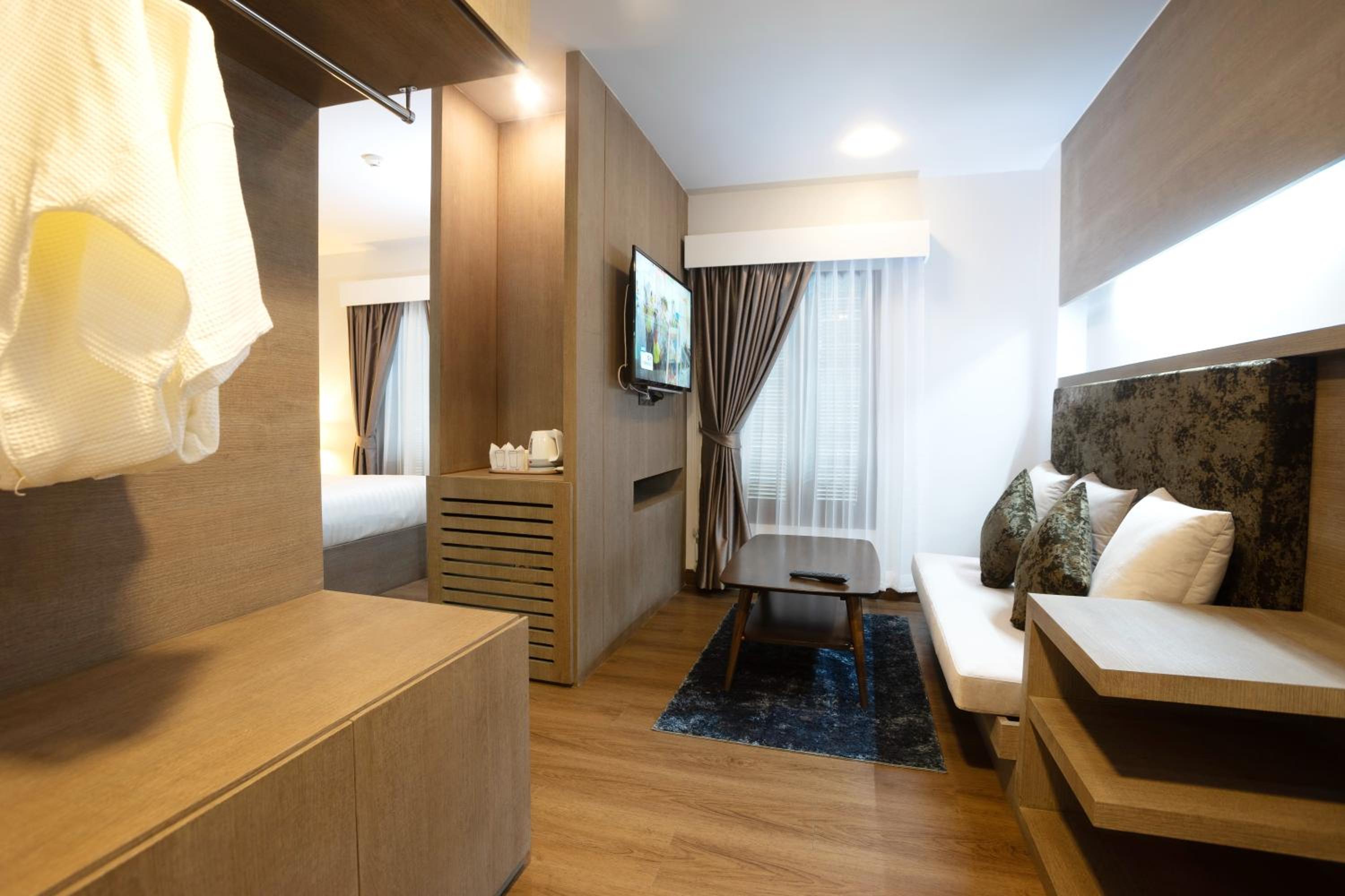 Deluxe King Room