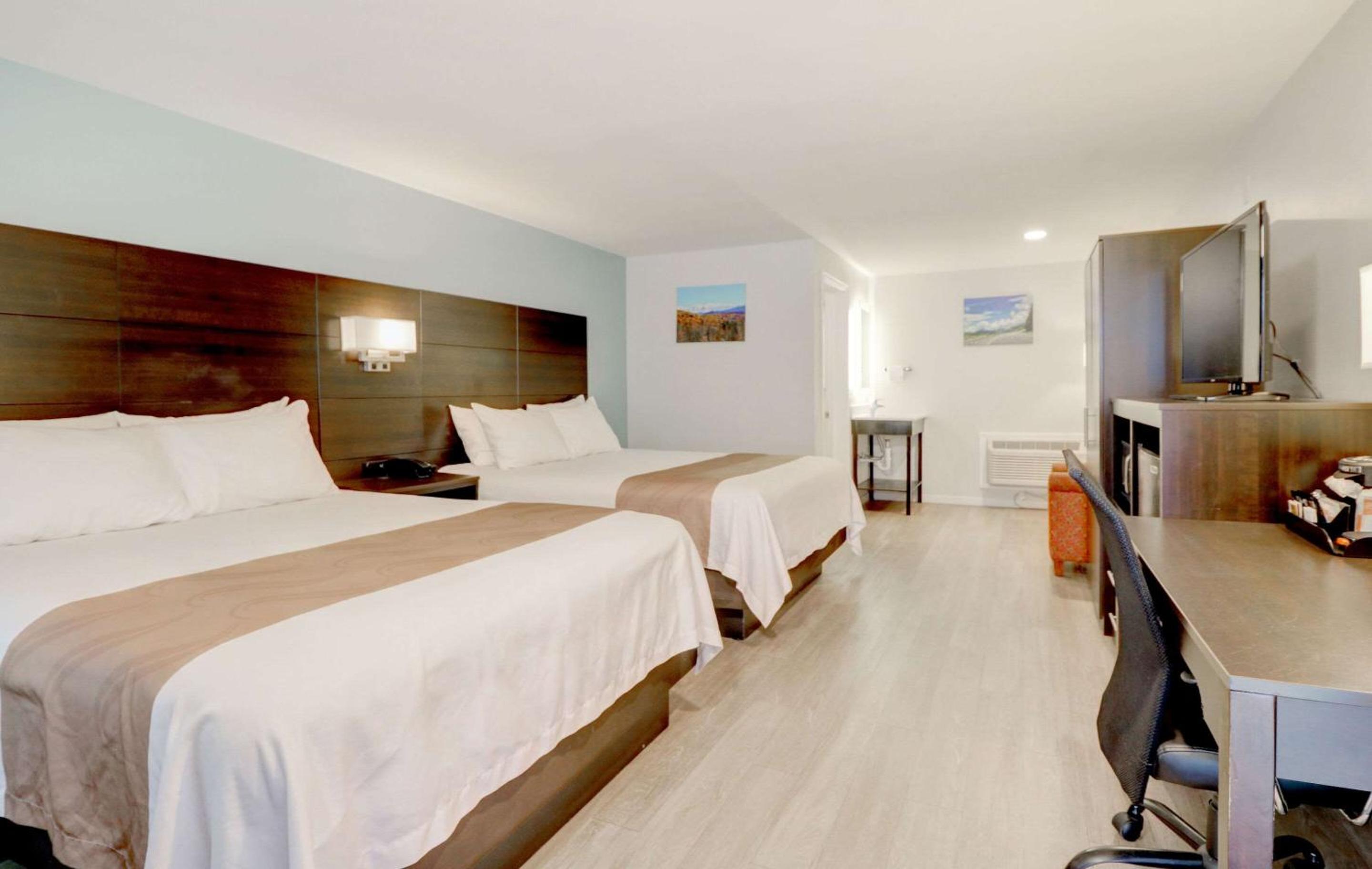 Queen Room with Two Queen Beds - Non-Smoking/Pet-Friendly
