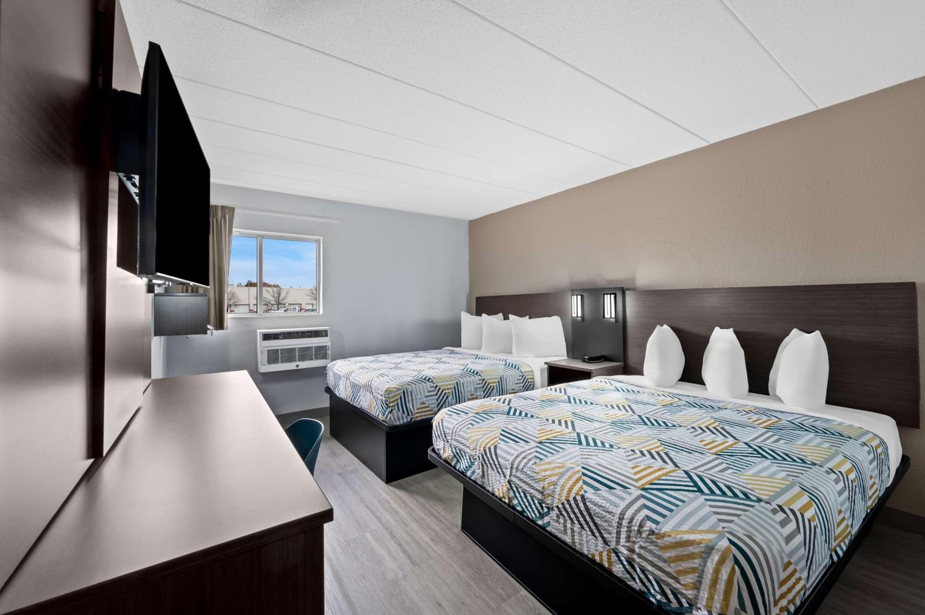 Queen Room with Two Queen Beds - Disability Access - Roll In Shower