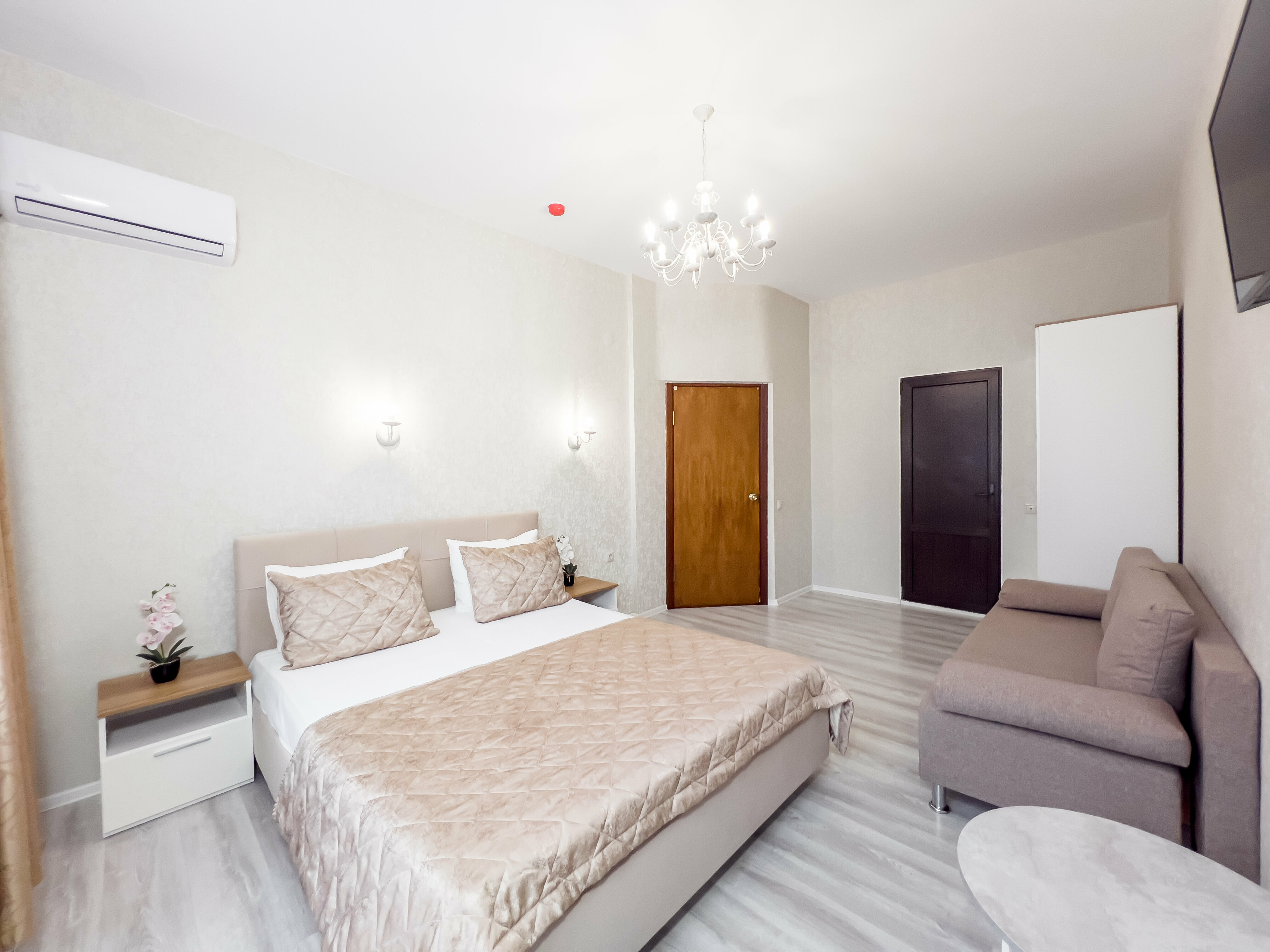 Cемейный номер с собственной ванной комнатой