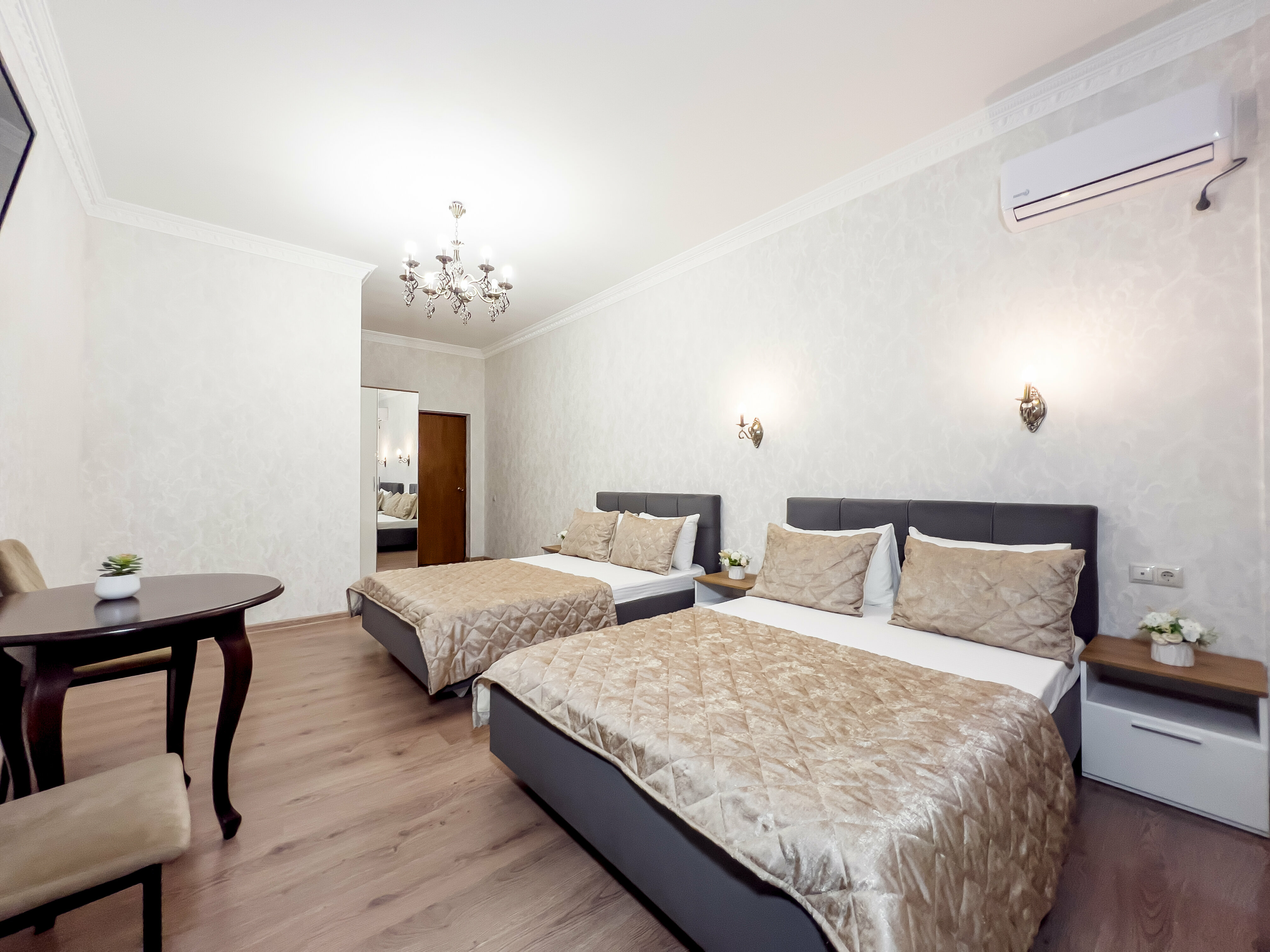 Cемейный номер с собственной ванной комнатой