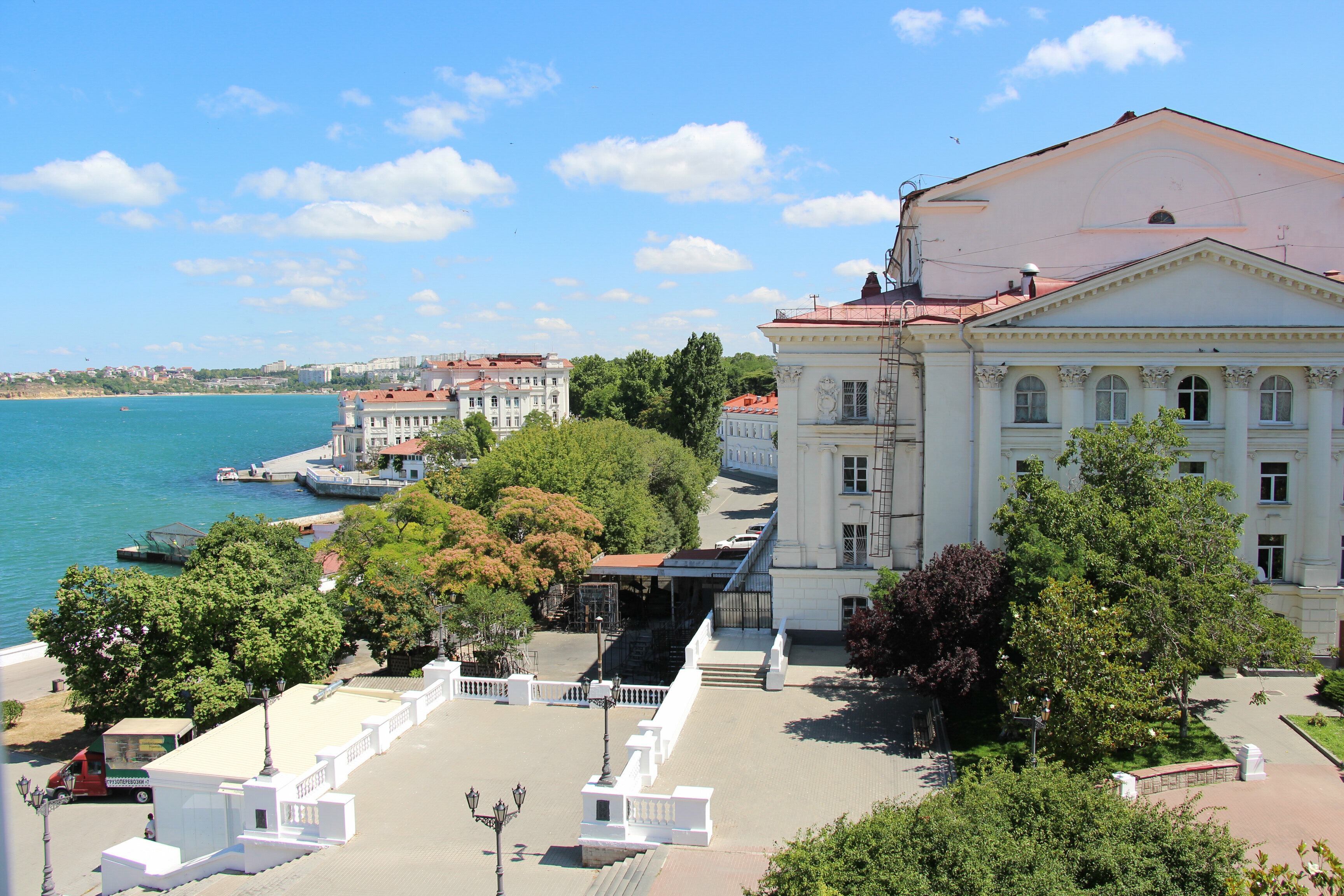 Полулюкс с видом на театр и море