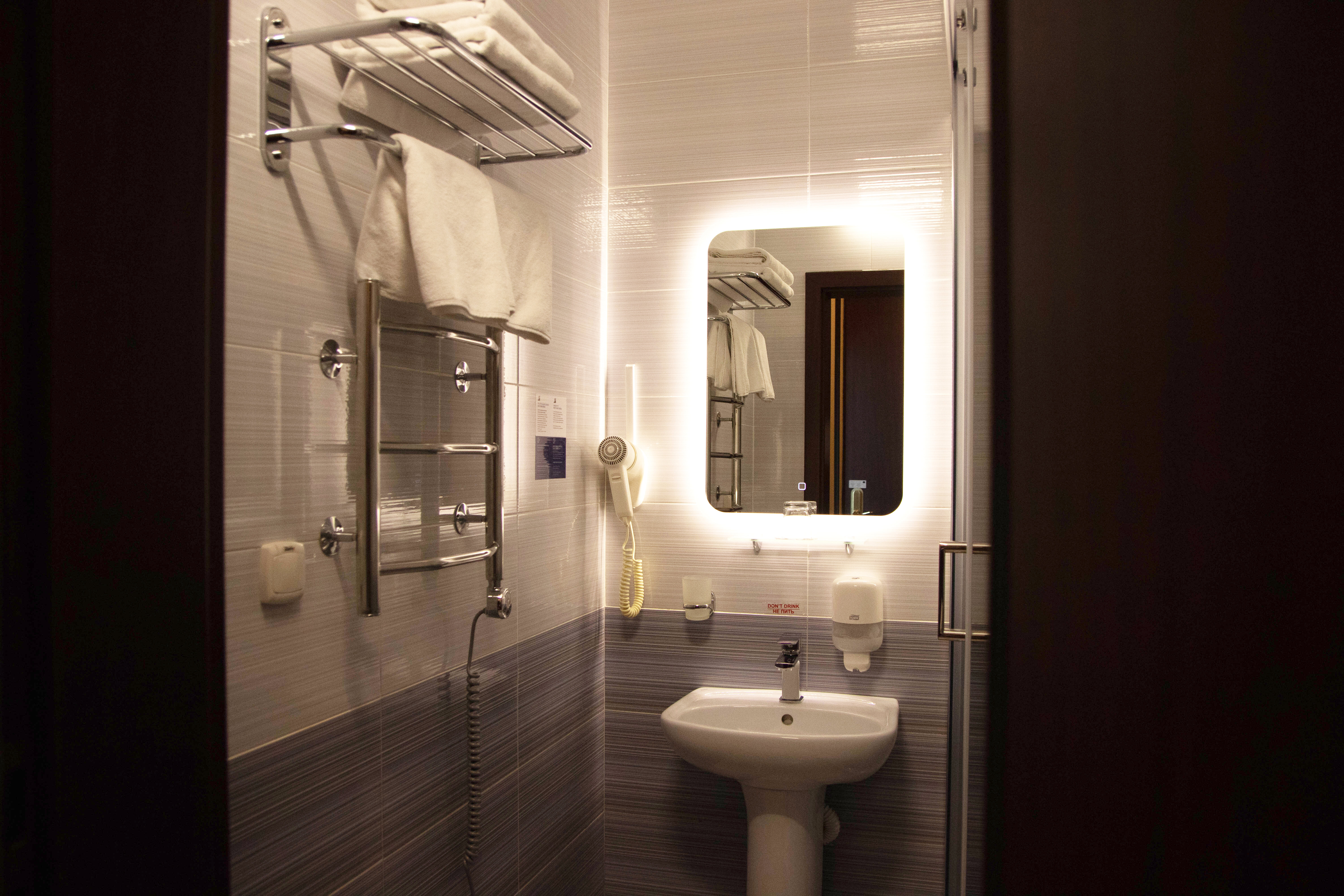 Двухместный стандарт с двумя односпальными кроватями с видом на театр и море