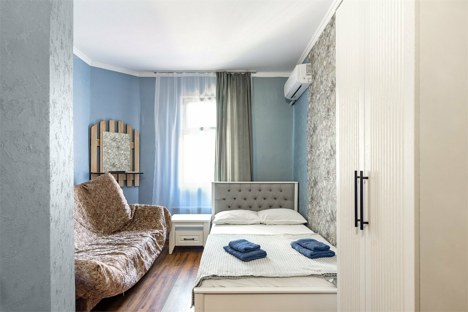 Трехместный номер «Комфорт» с душем