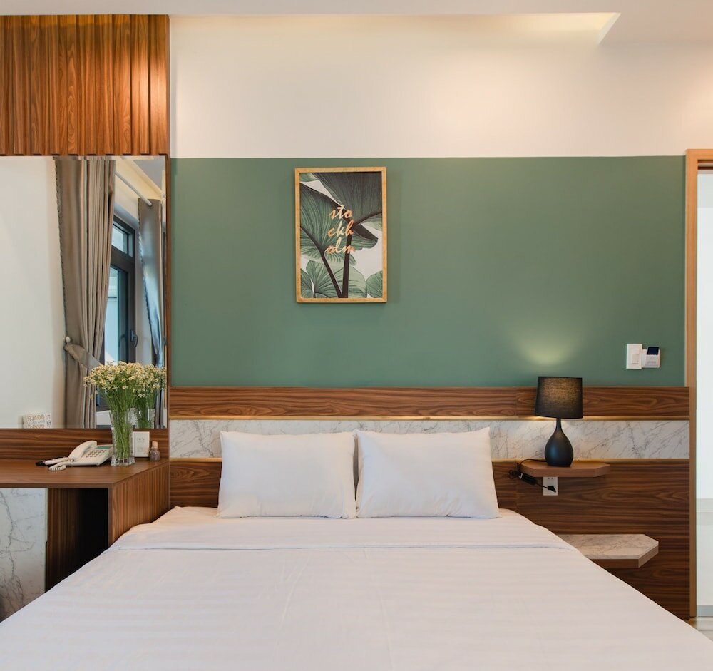 Basic Room, 1 Queen Bed