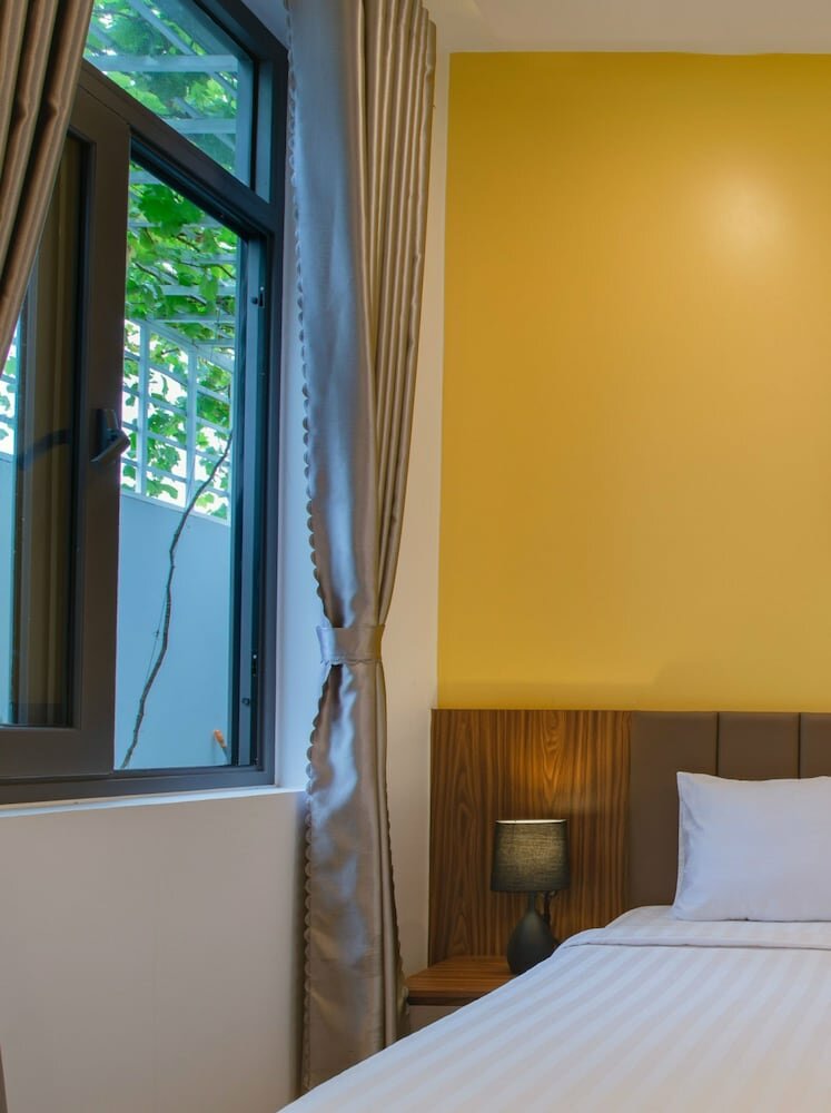 Basic Room, 1 Queen Bed