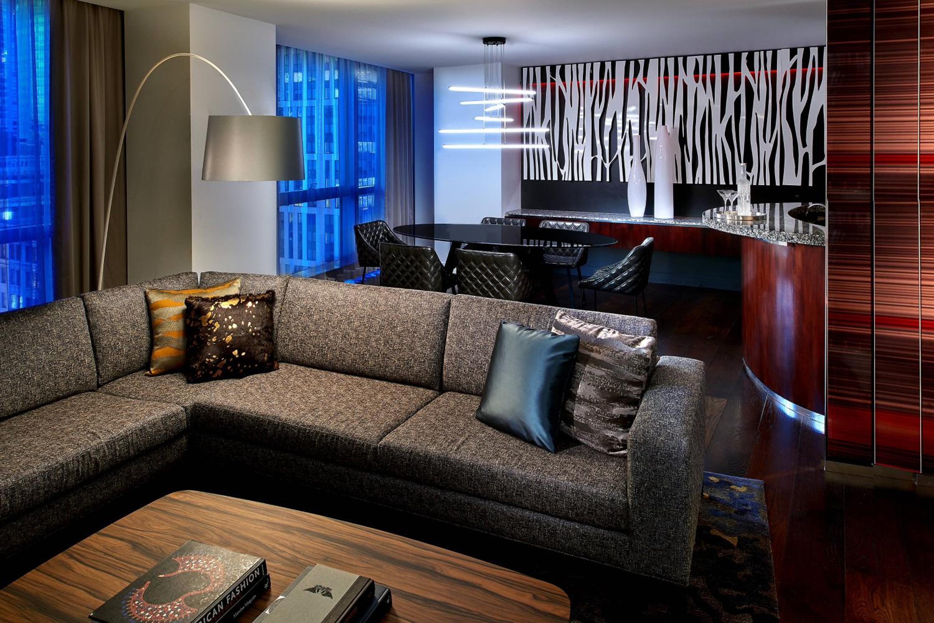EWOW Suite, Presidential Suite, 1 King