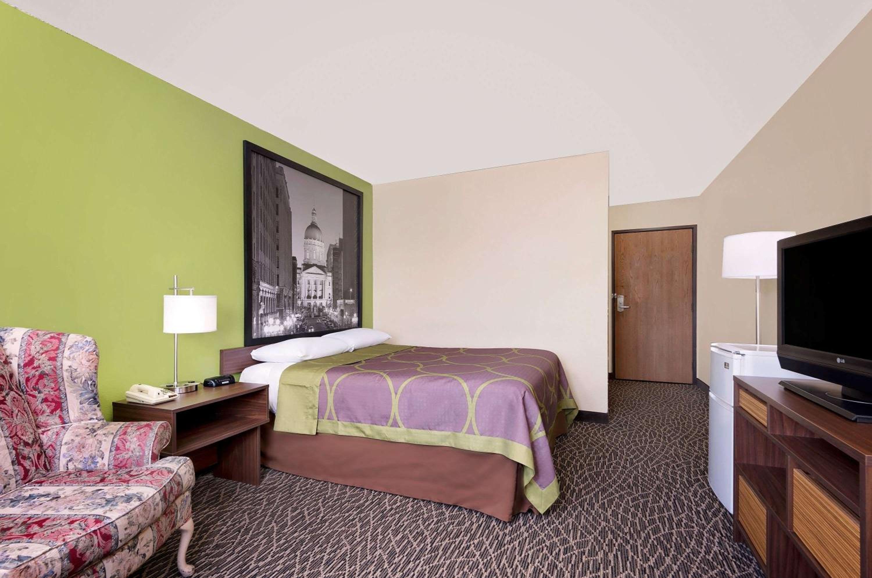 Queen Room - Disability Access/Non-Smoking