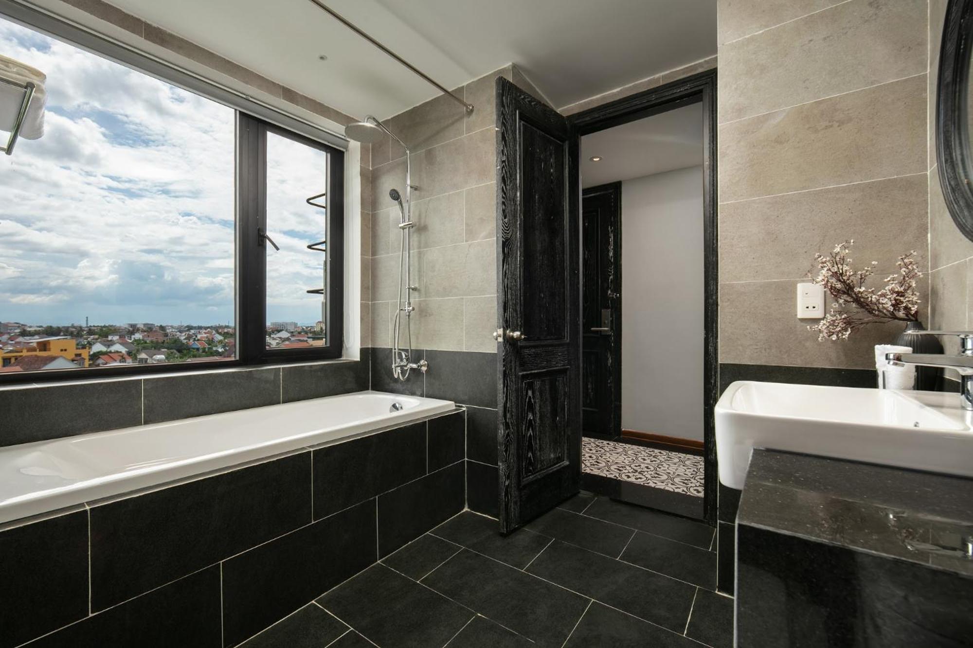 Deluxe Connecting Room