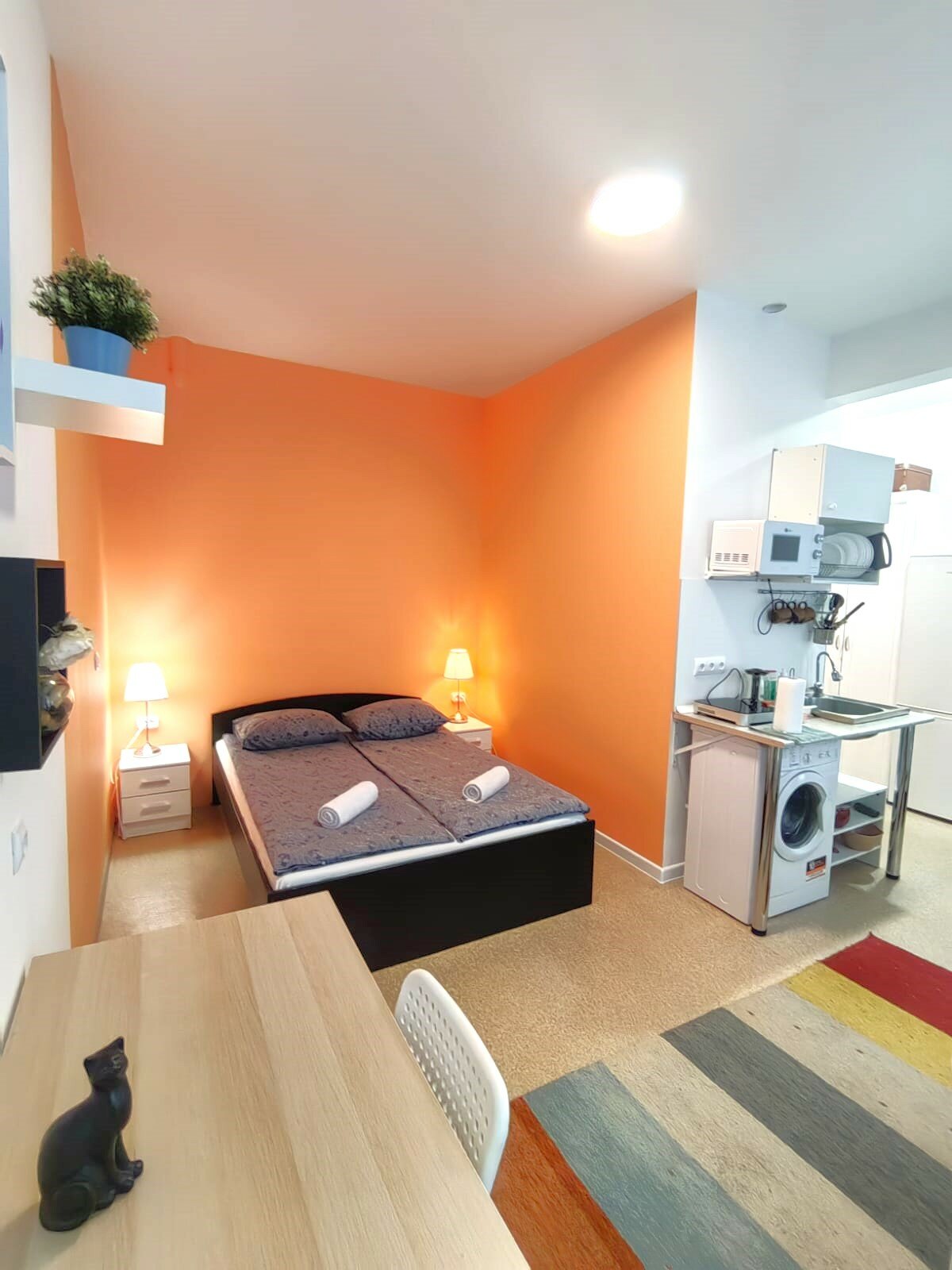 Апартаменты Студия "Ваш Питер". Бесконтактное размещение с возможностью хранения багажа.. До метро 350 метров