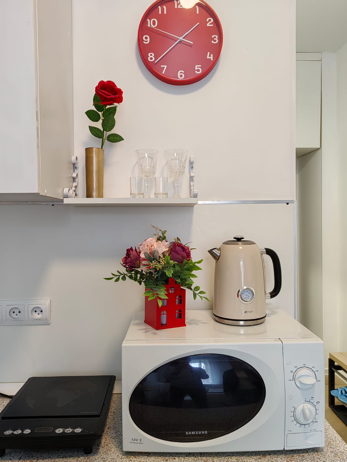 Апартаменты Студия "Ваш Питер". Бесконтактное размещение с возможностью хранения багажа.. До метро 350 метров