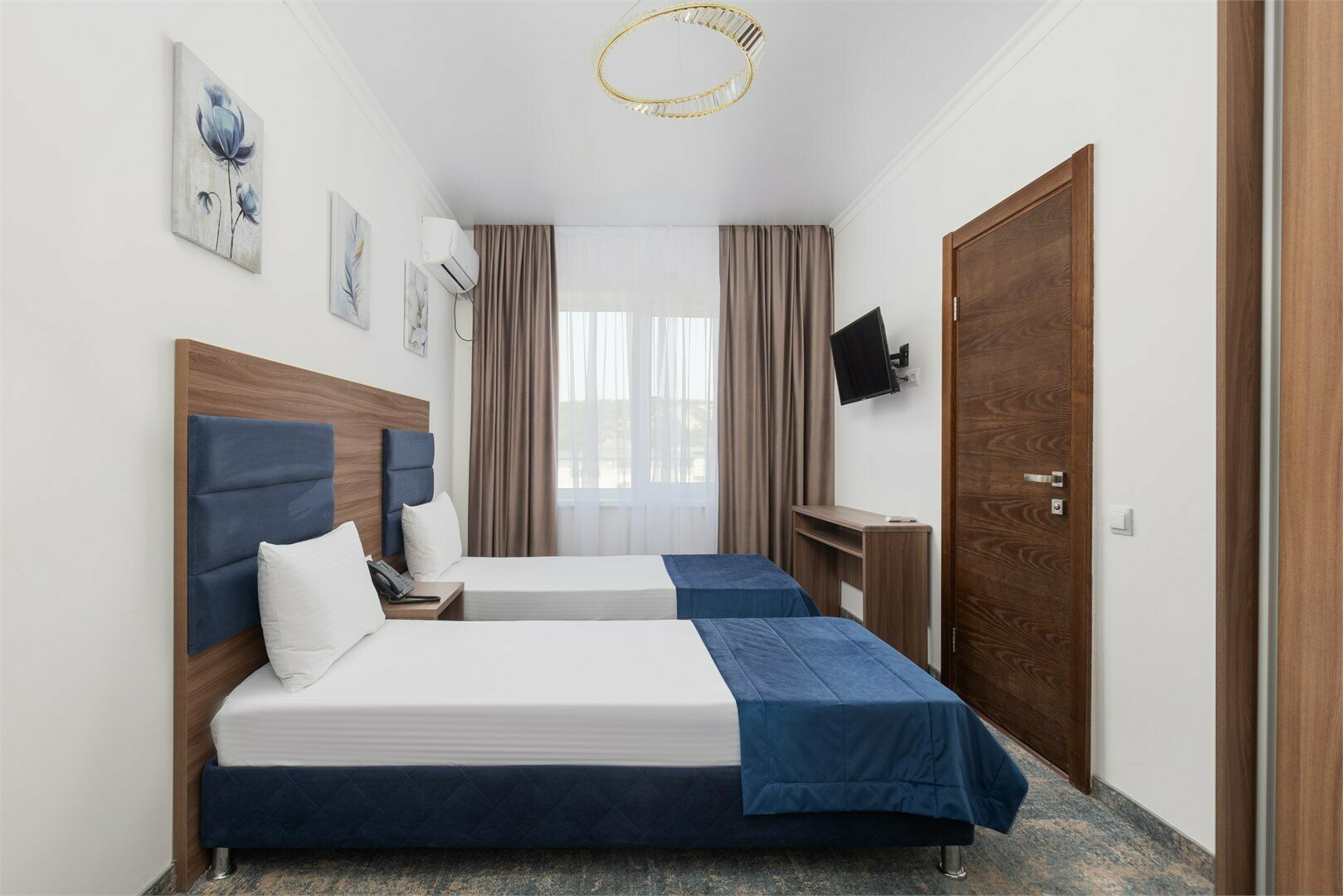 Family Room Double Rhodes