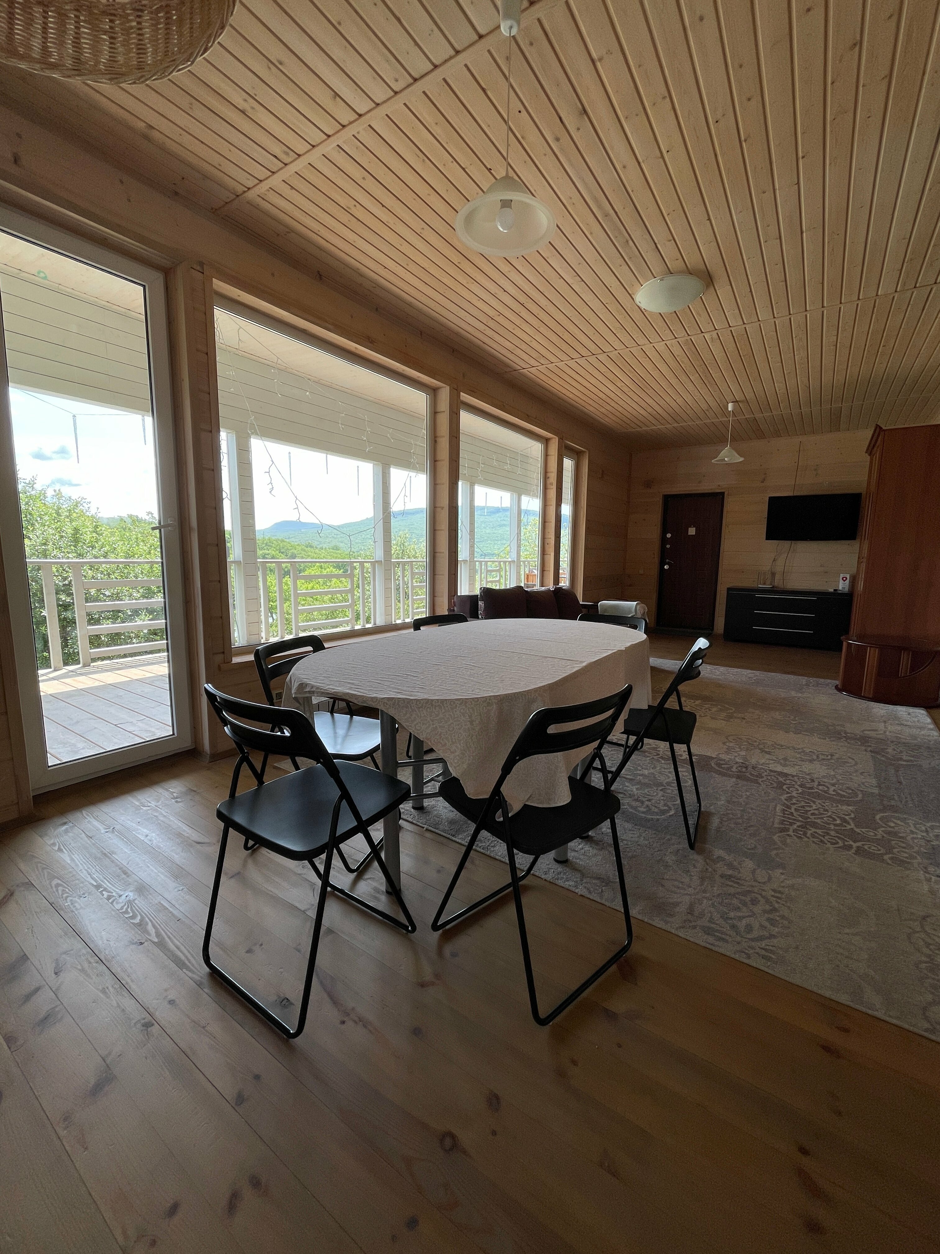 Дом с видом на озеро