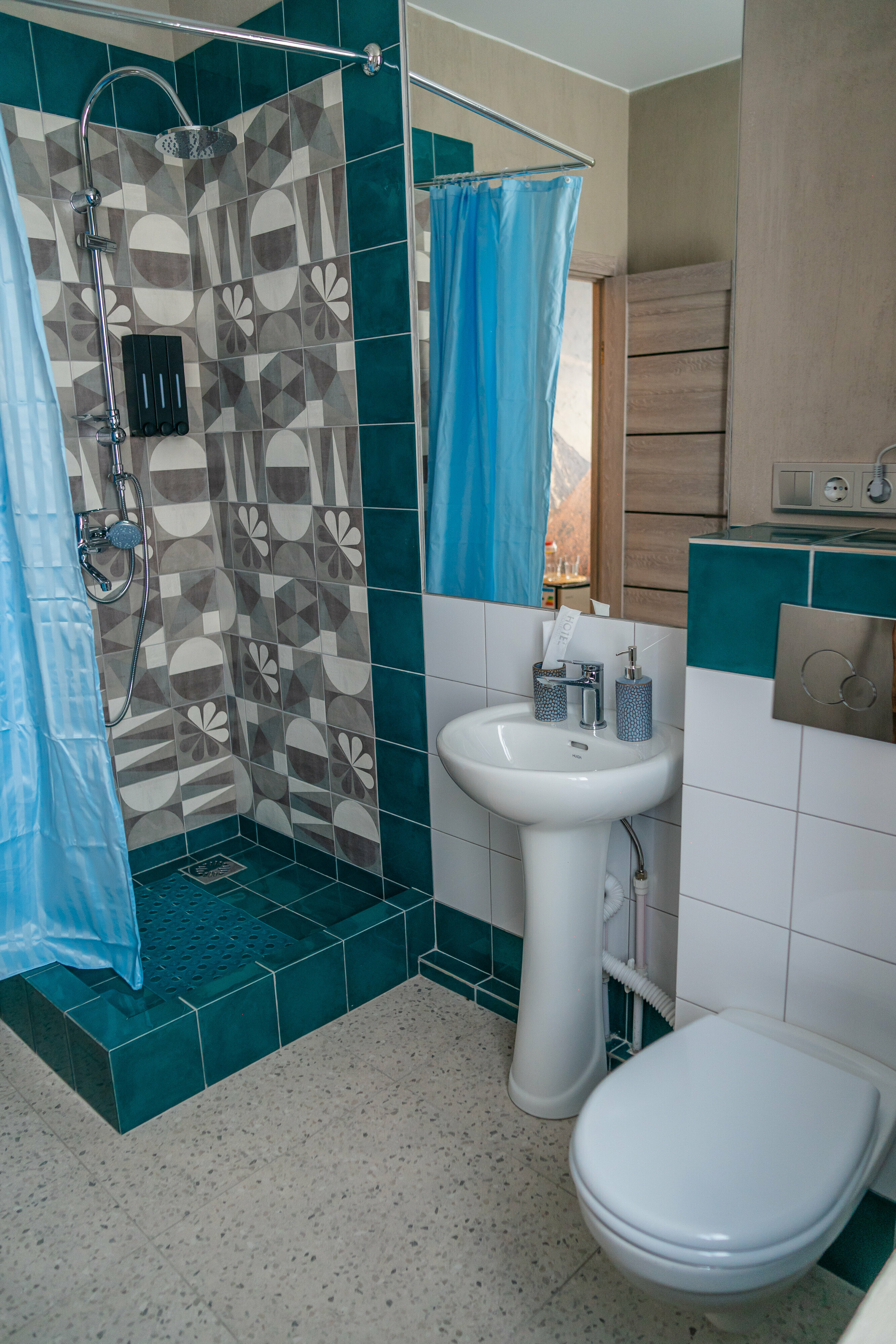 Комфорт двухместный с одной двуспальной крватью или двумя раздельными кроватями