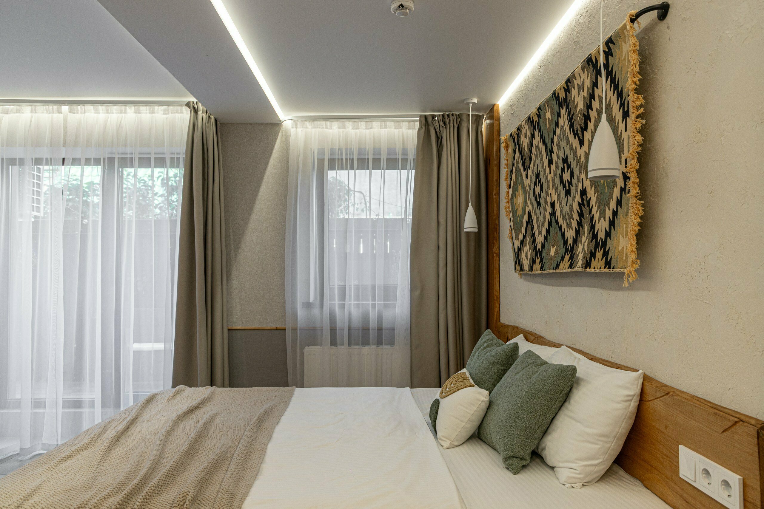 Люкс "Горы", 2-х местный с двуспальным диваном.