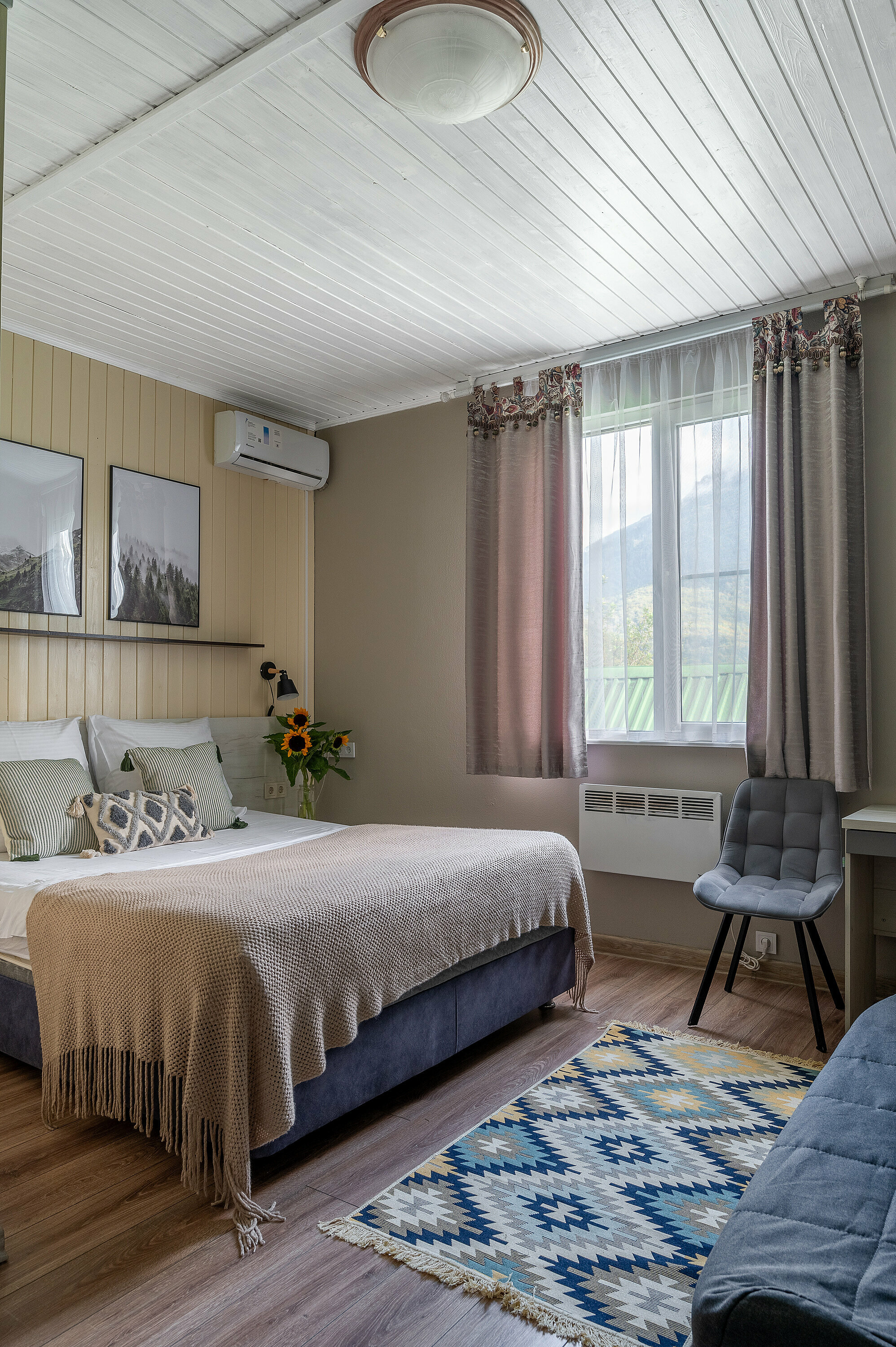 Делюкс с балконом , 2-х местный с двуспальным диваном.