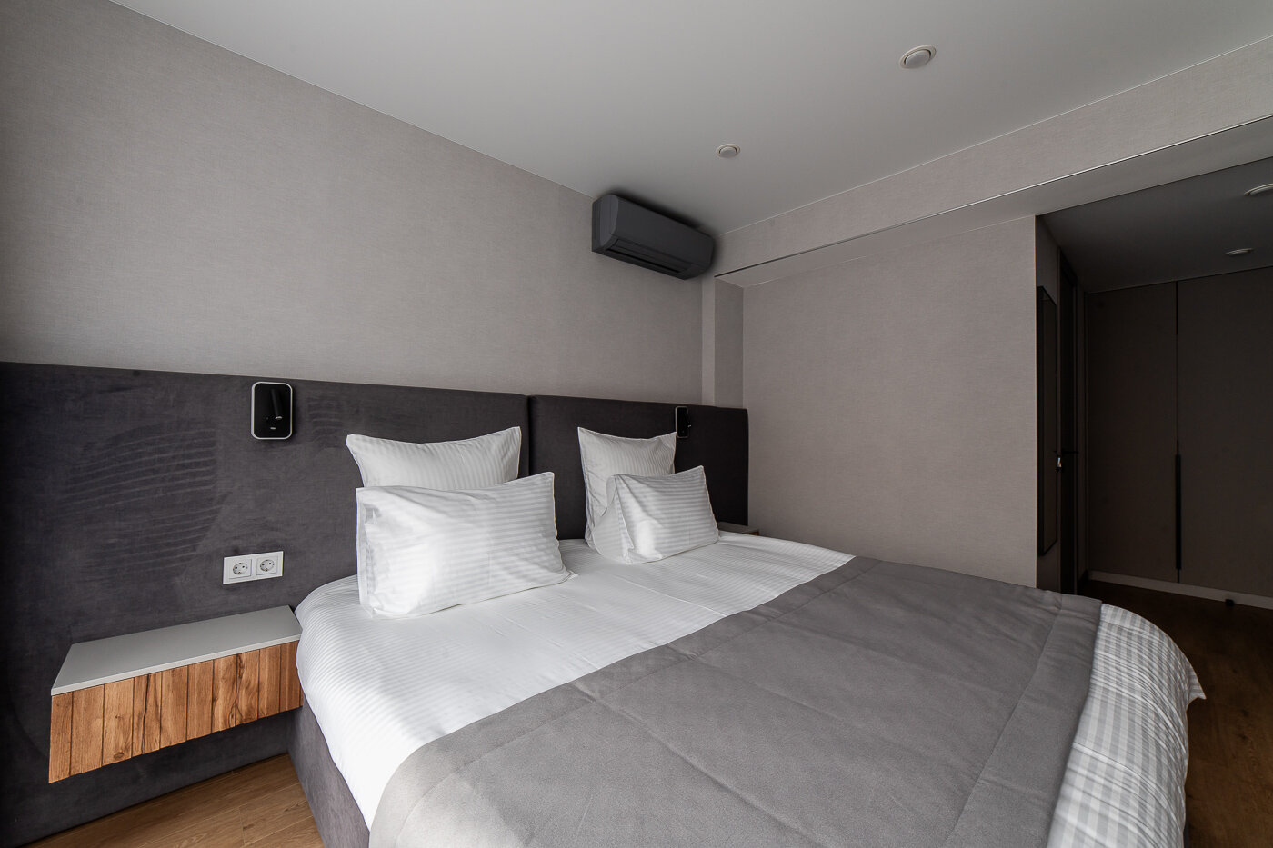 Улучшенный номер с кроватью размера «king-size»