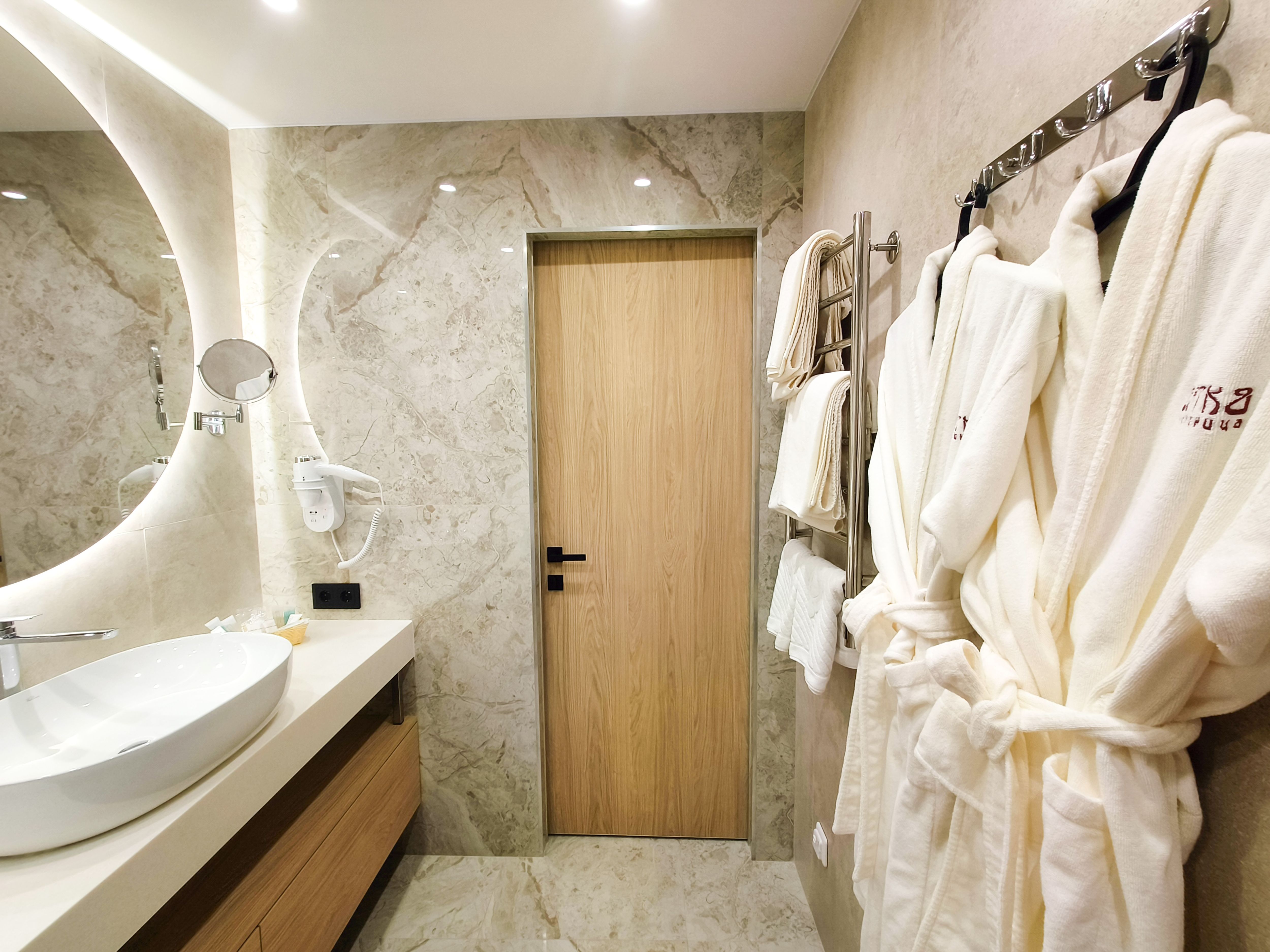 Номер-студия с кроватью размера «king-size»