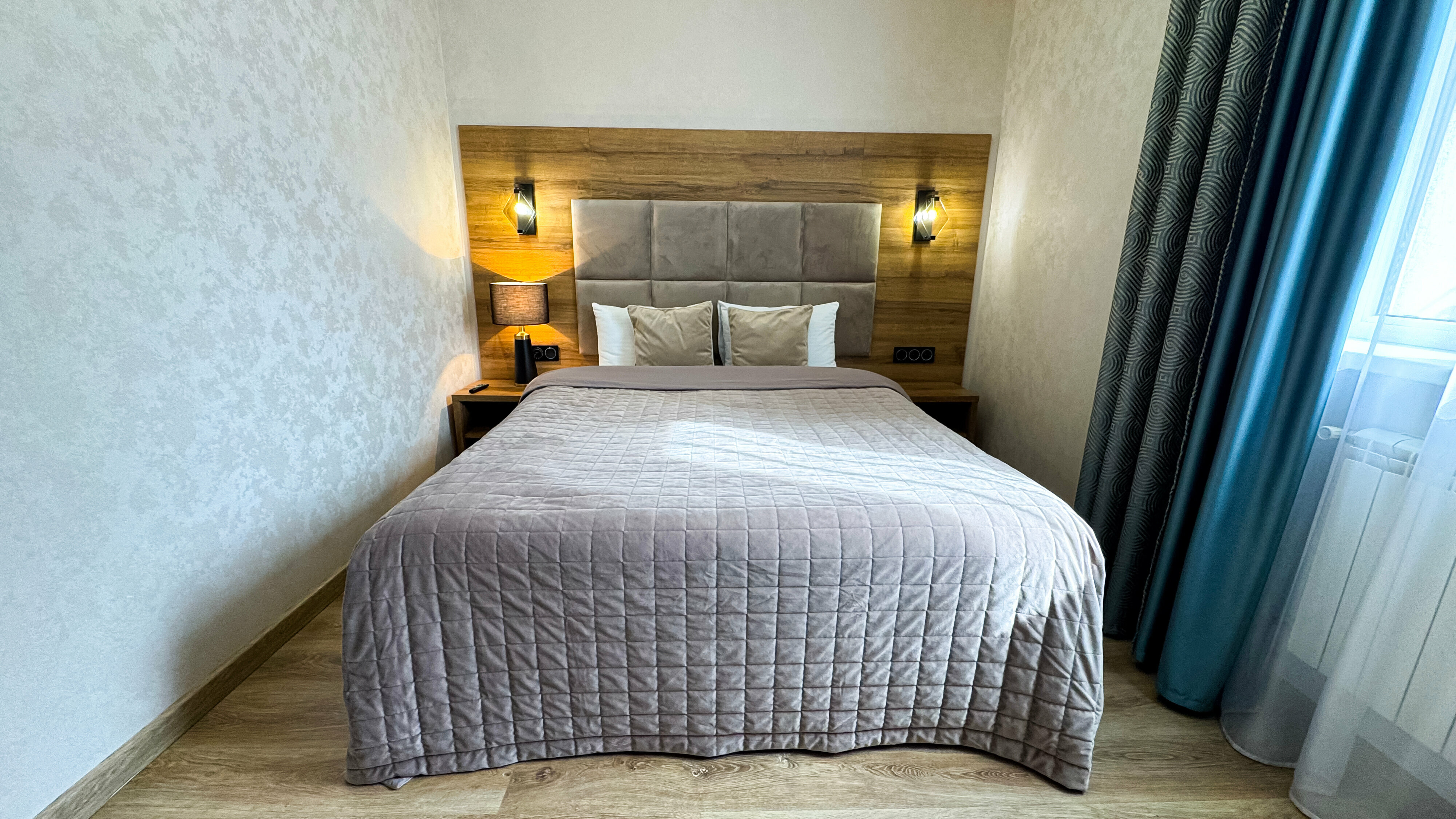 Трехместный номер с видом на горы