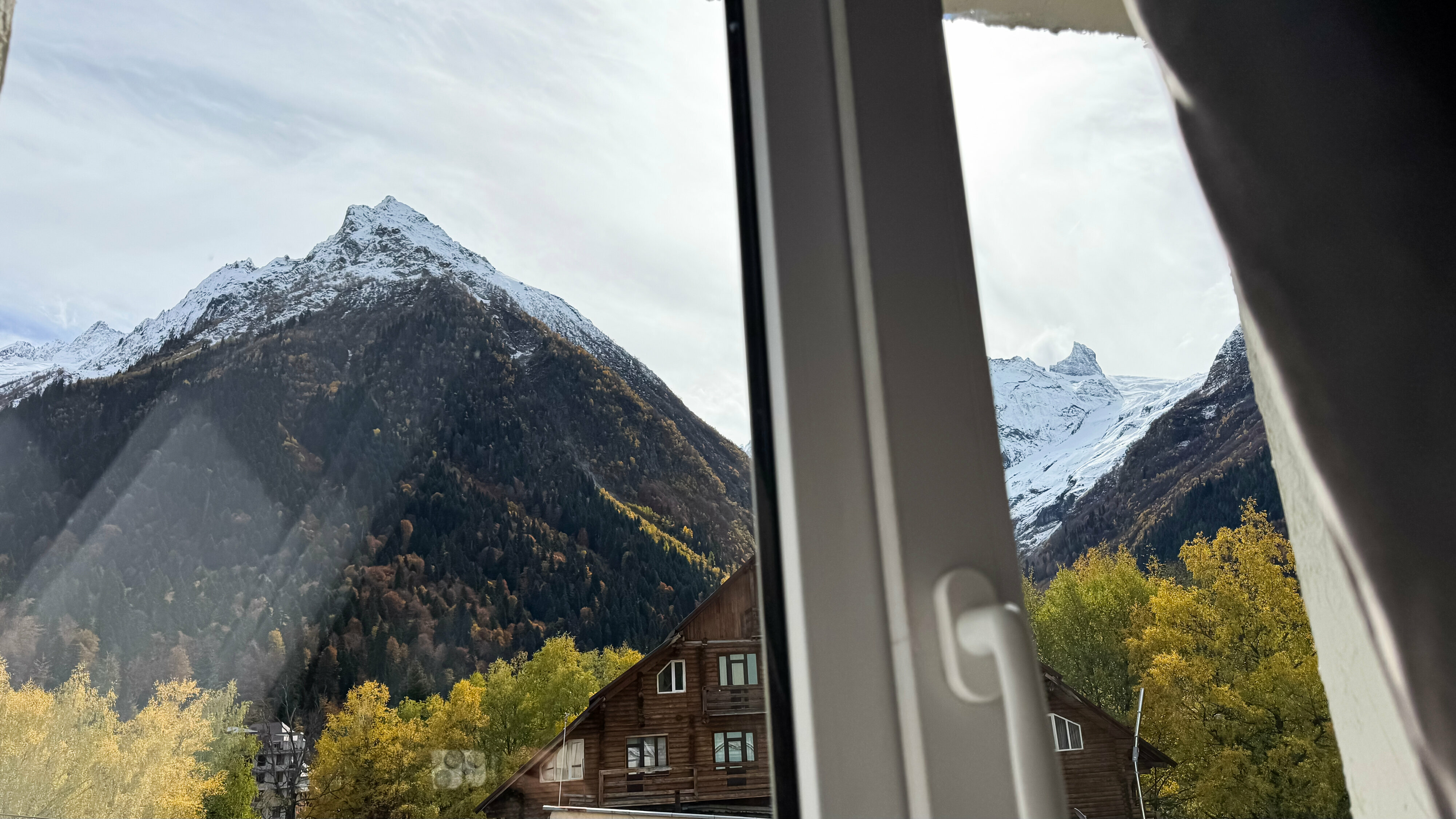 Улучшенный двухместный номер с 1 кроватью или 2 отдельными кроватями, вид на горы