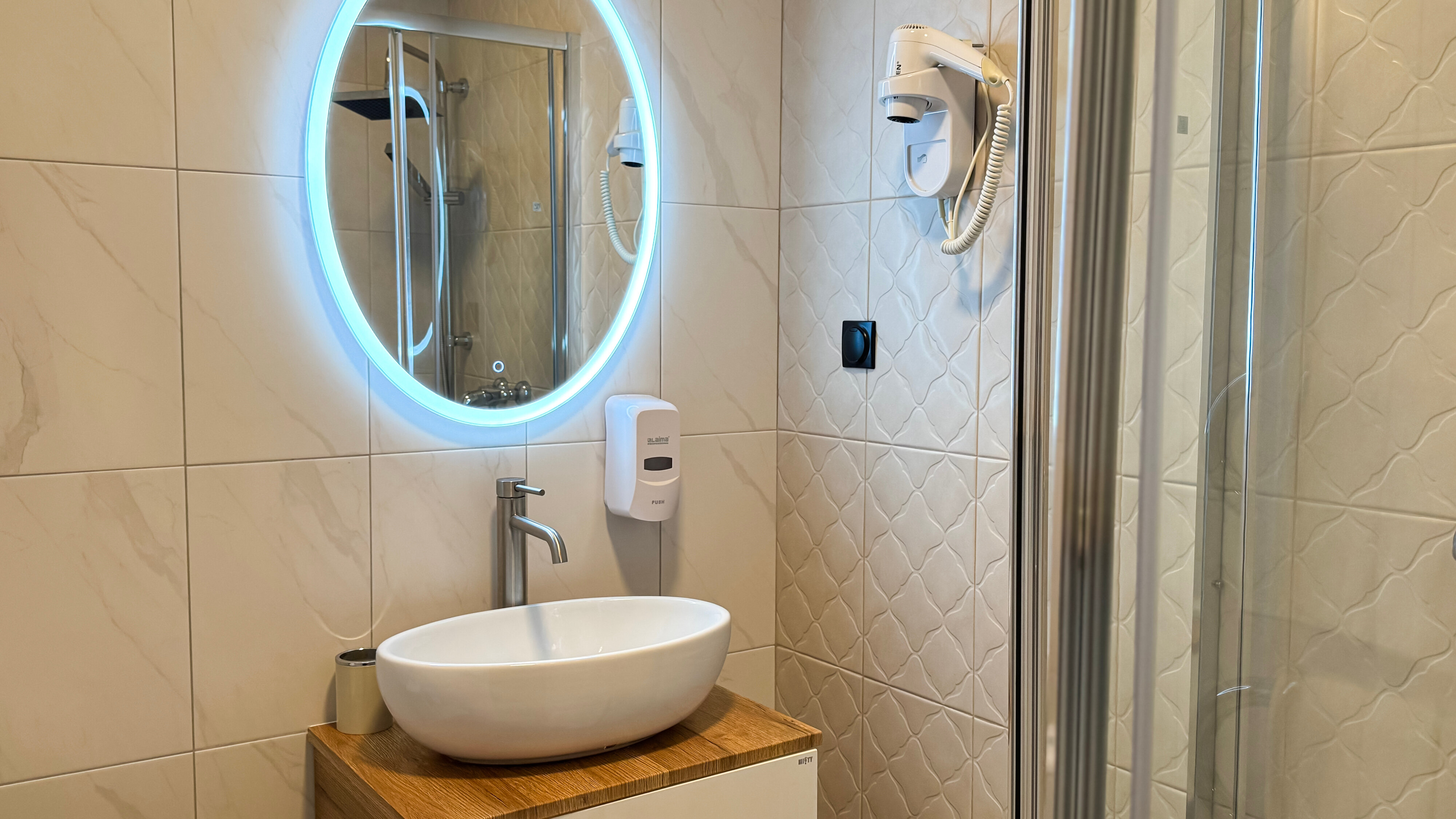 Улучшенный двухместный номер с 1 кроватью или 2 отдельными кроватями, вид на горы