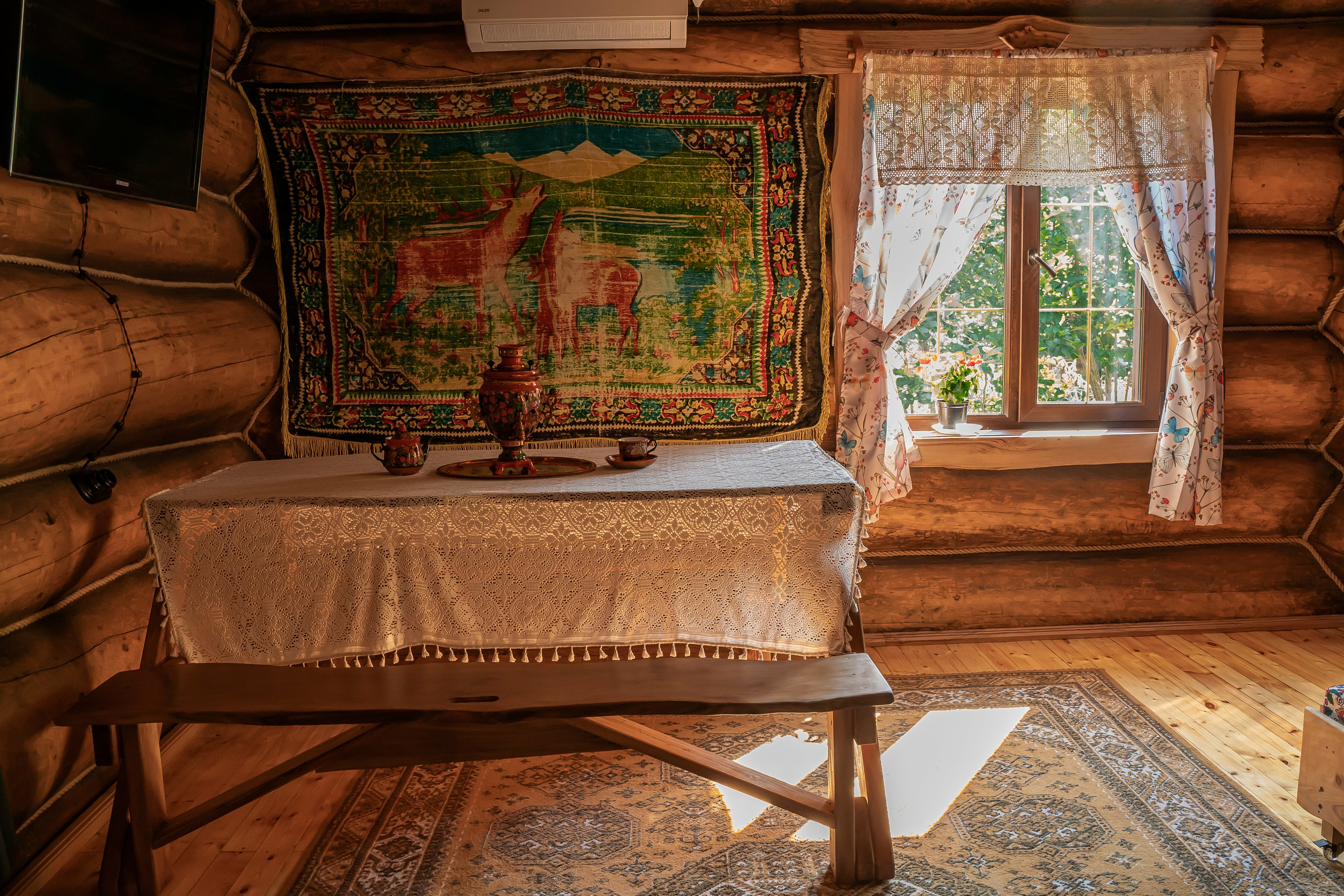 Дом из сруба на компанию