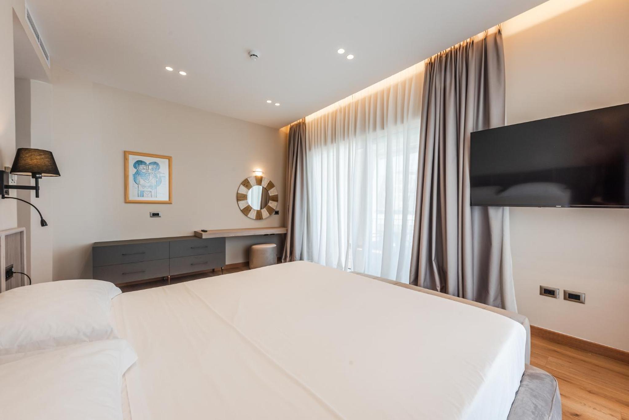 Deluxe Suite with Sea View