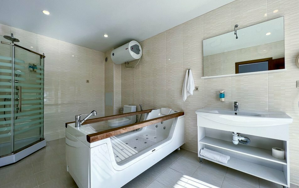 Сюит 2-местный 2-комнатный (1-2 этаж)