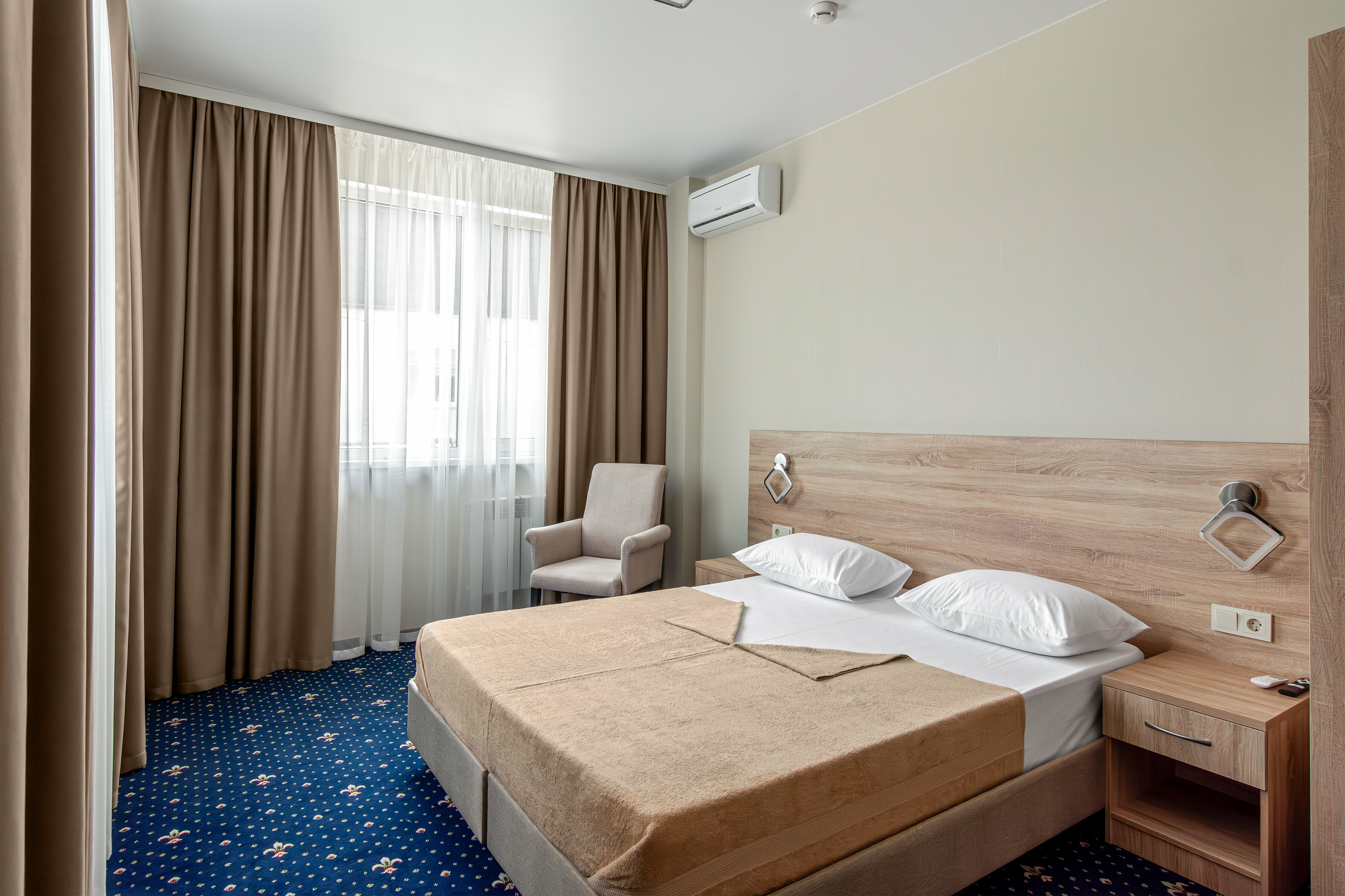 Улучшенный номер с кроватью размера «queen-size»