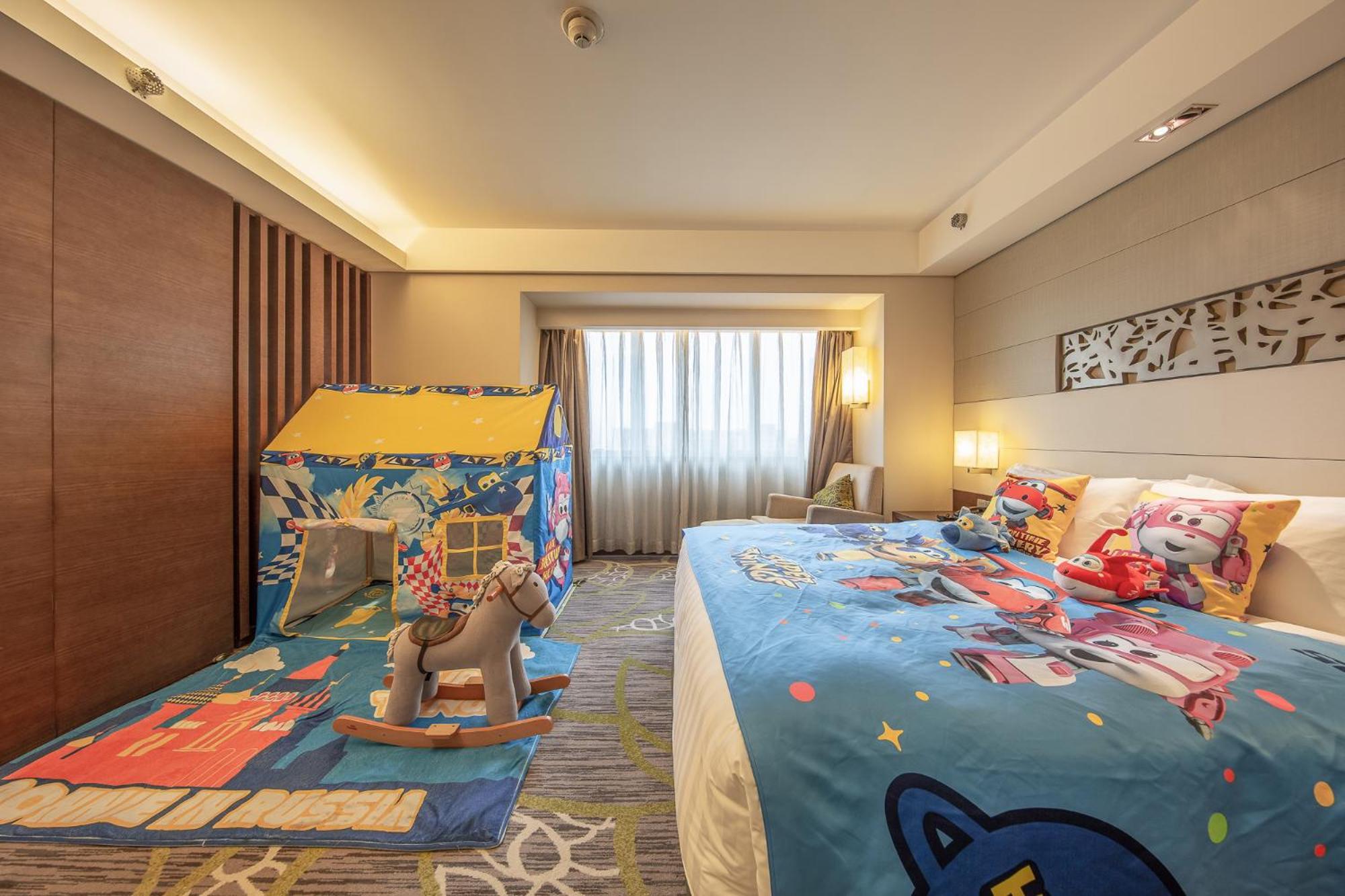 Junior King Suite with CIty View - Kids Theme