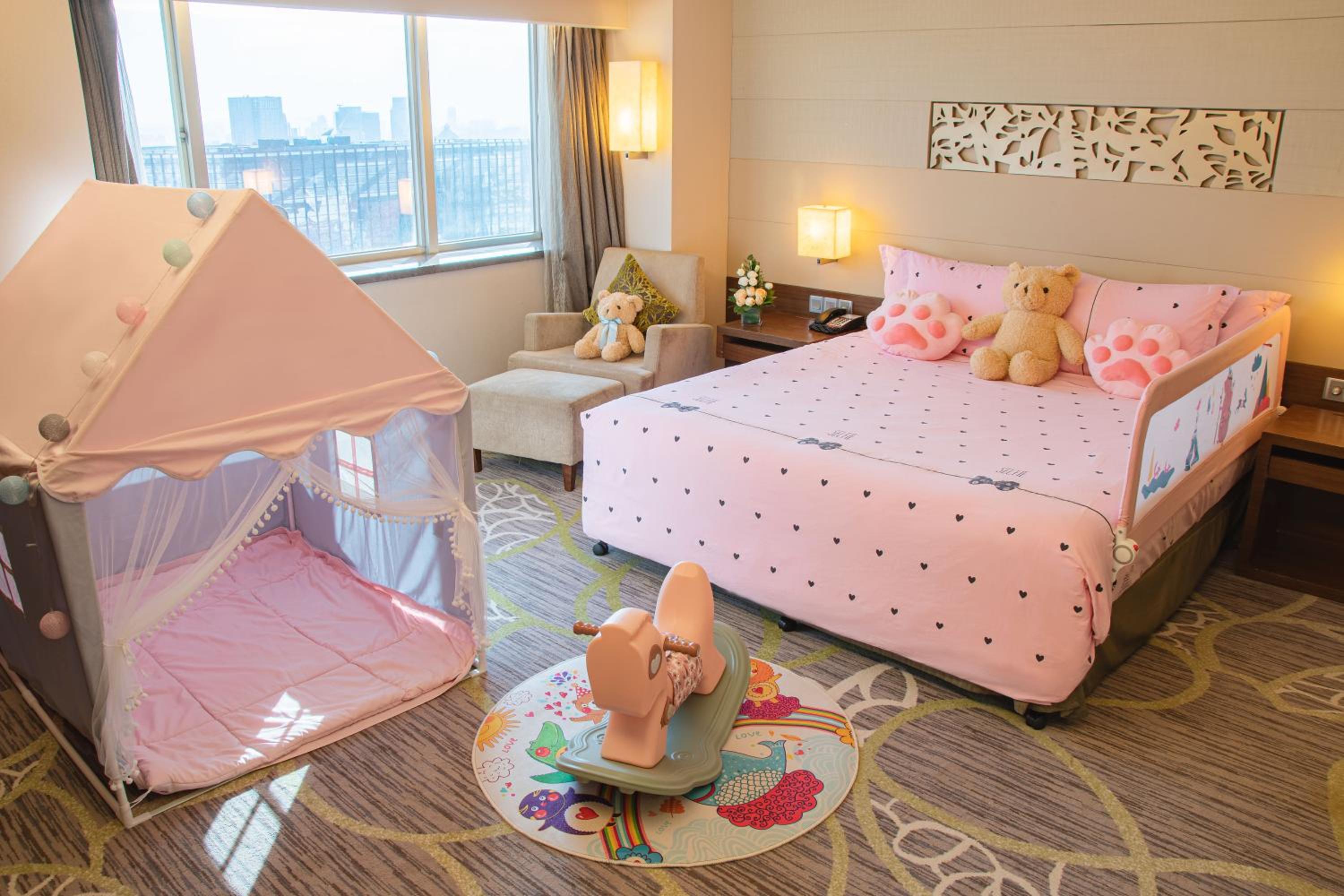 Junior King Suite with CIty View - Kids Theme