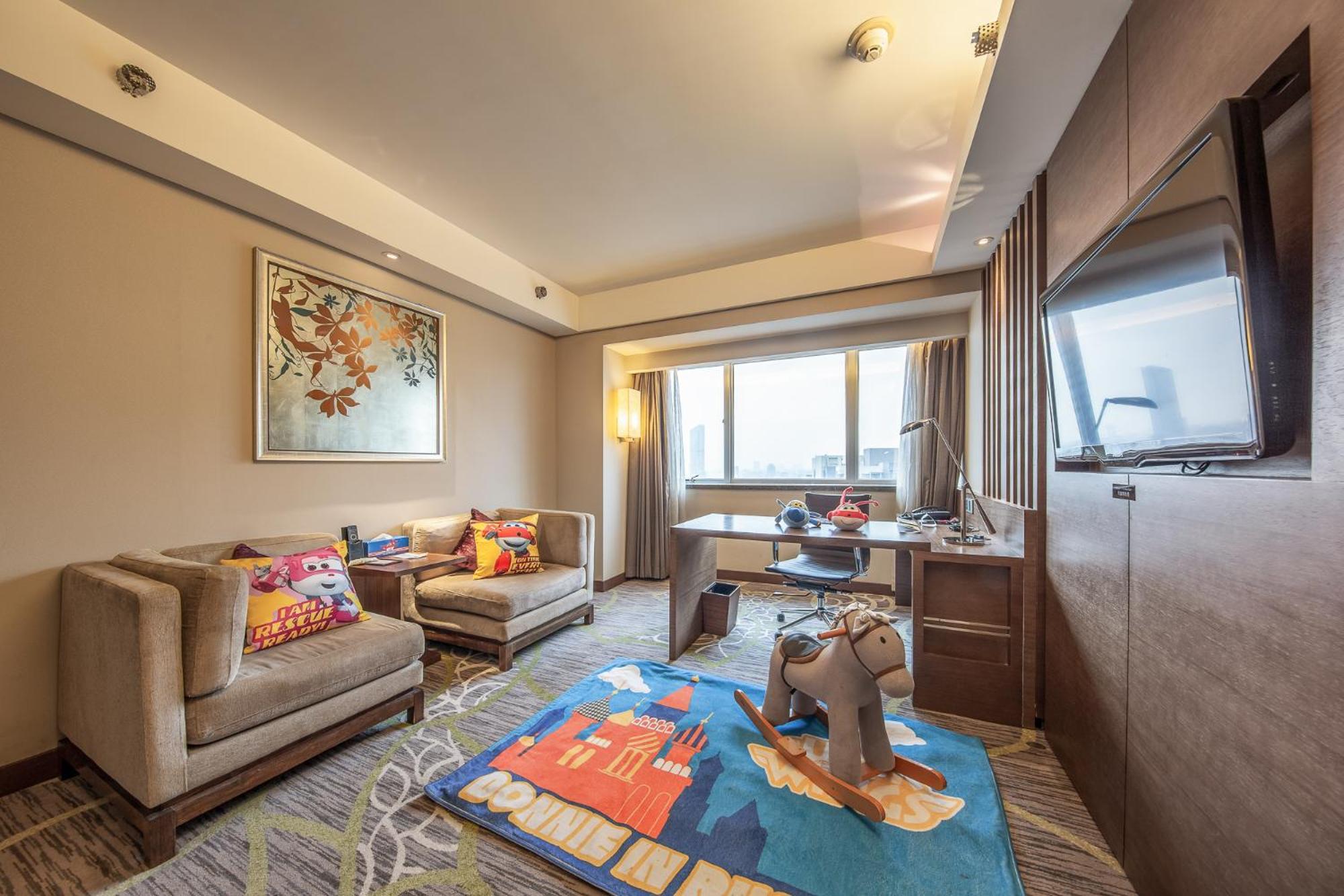 Junior King Suite with CIty View - Kids Theme