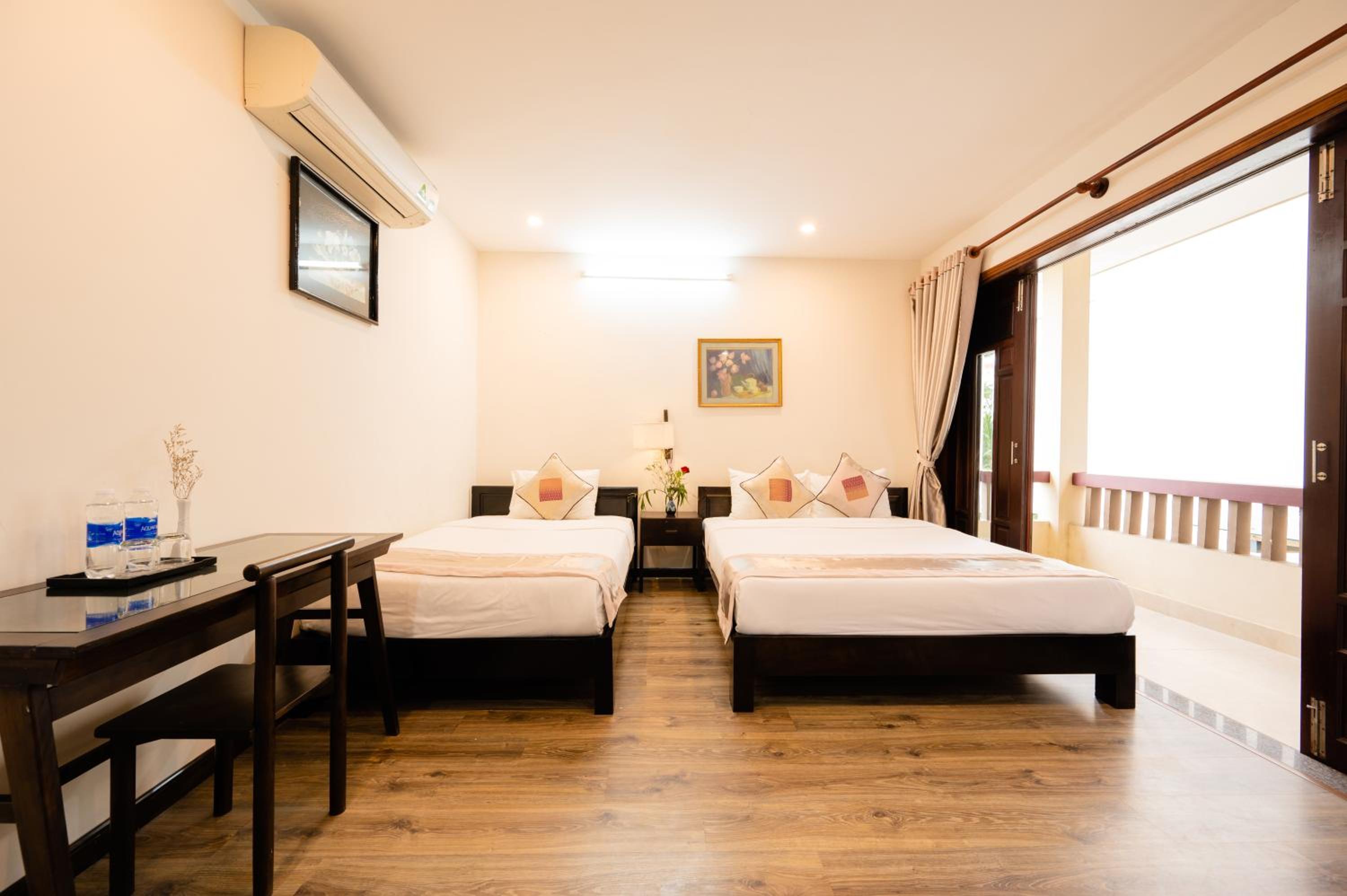 Family Room with Garden View