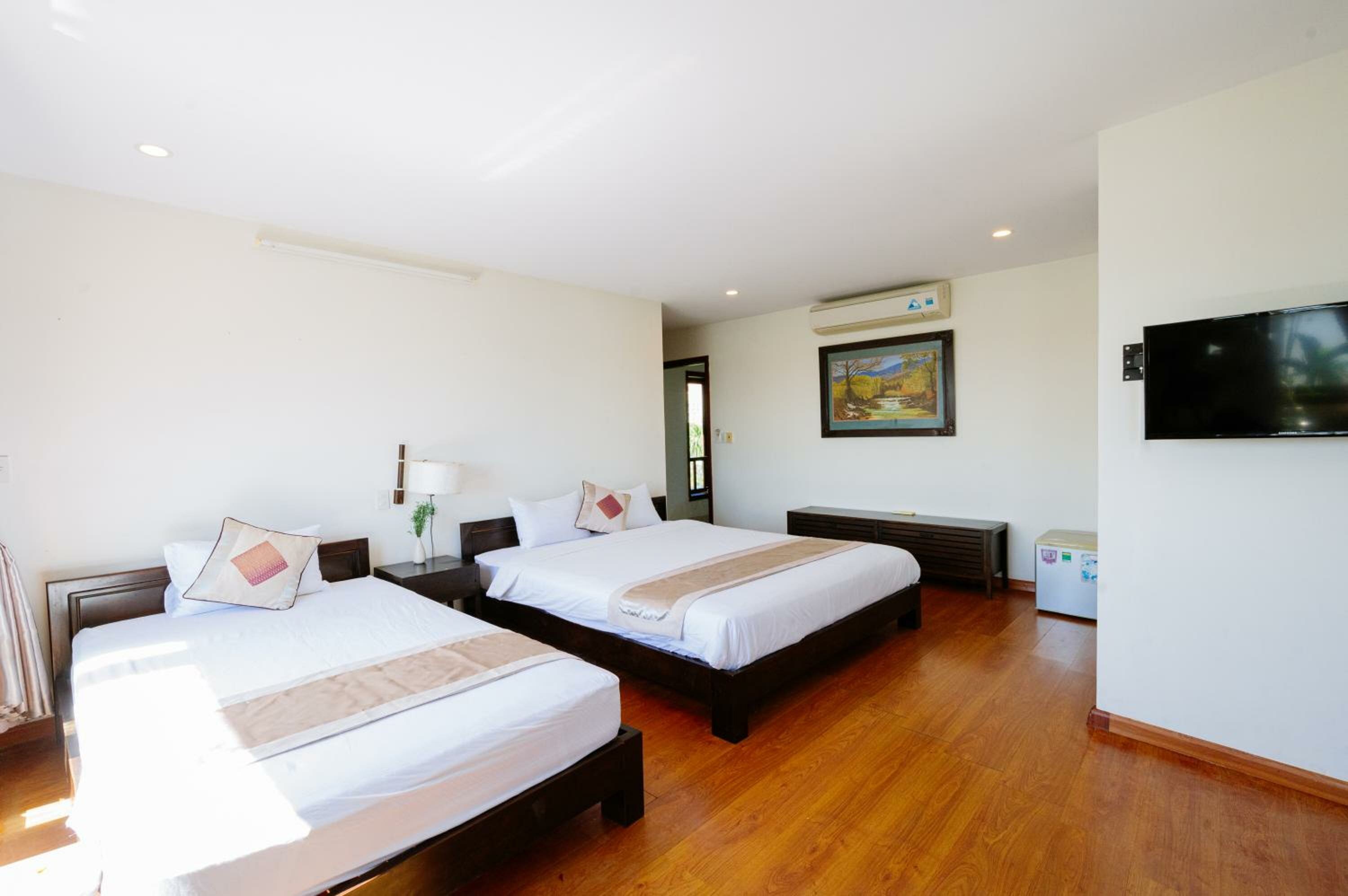 Family Room with Garden View