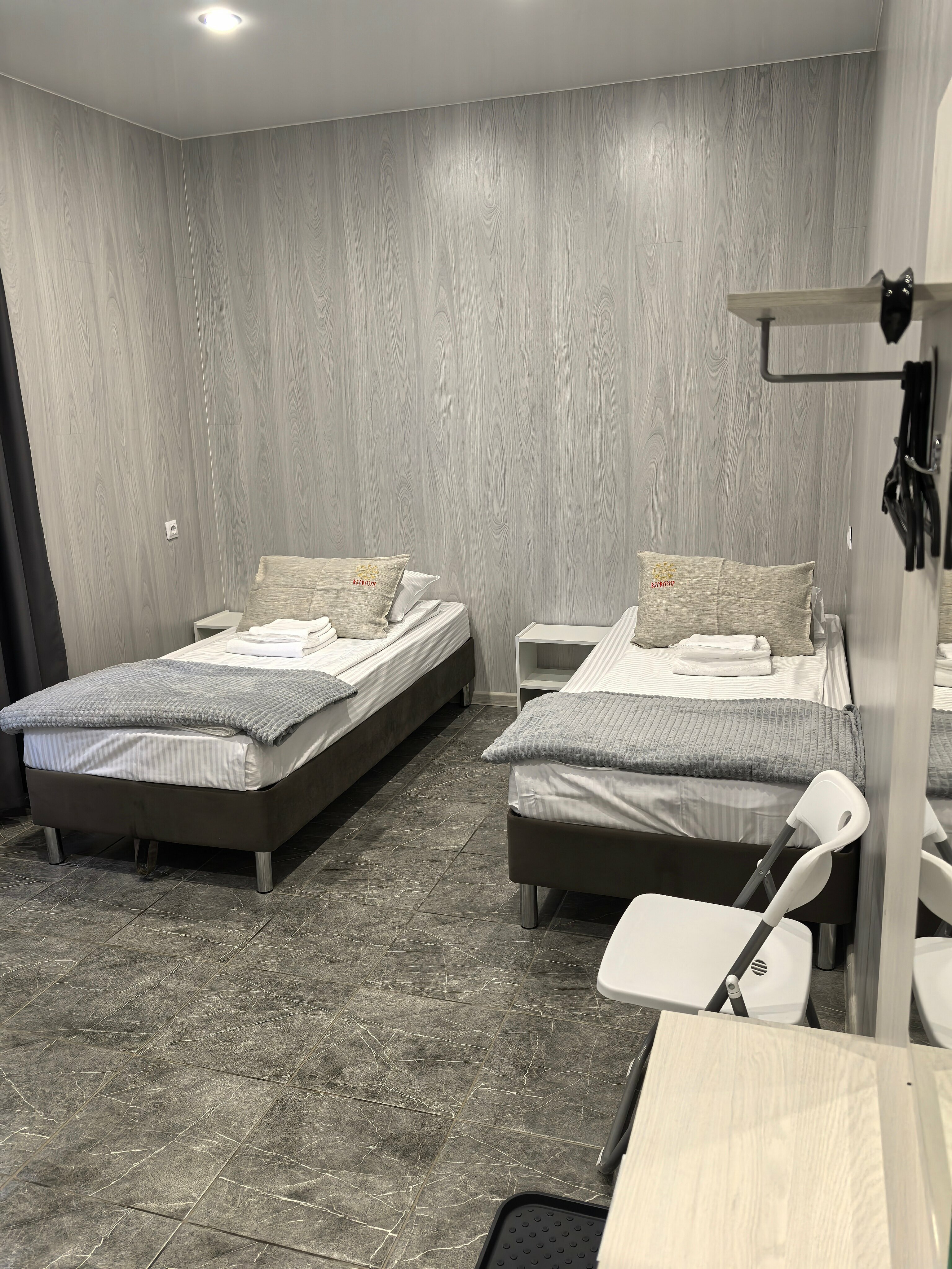 Трехместный номер с основными удобствами