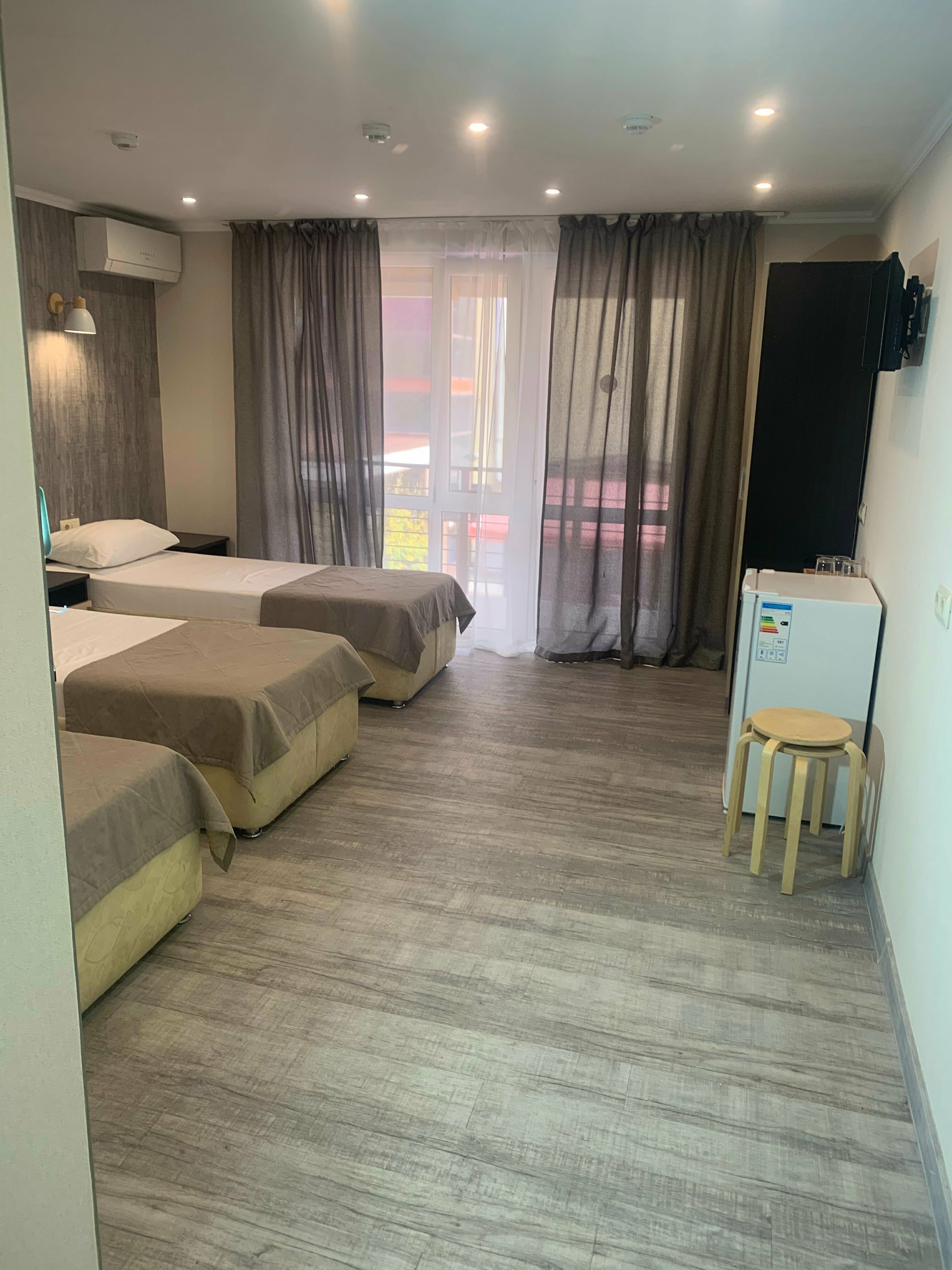 Трехместный номер с балконом