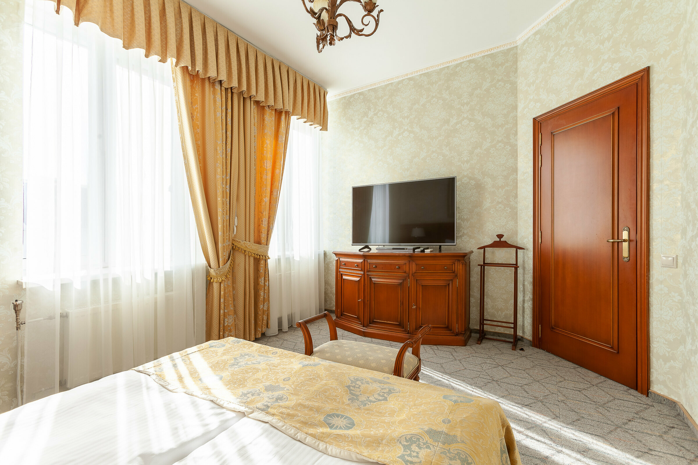 Двухкомнатный Люкс "Президентский" с двуспальной кроватью