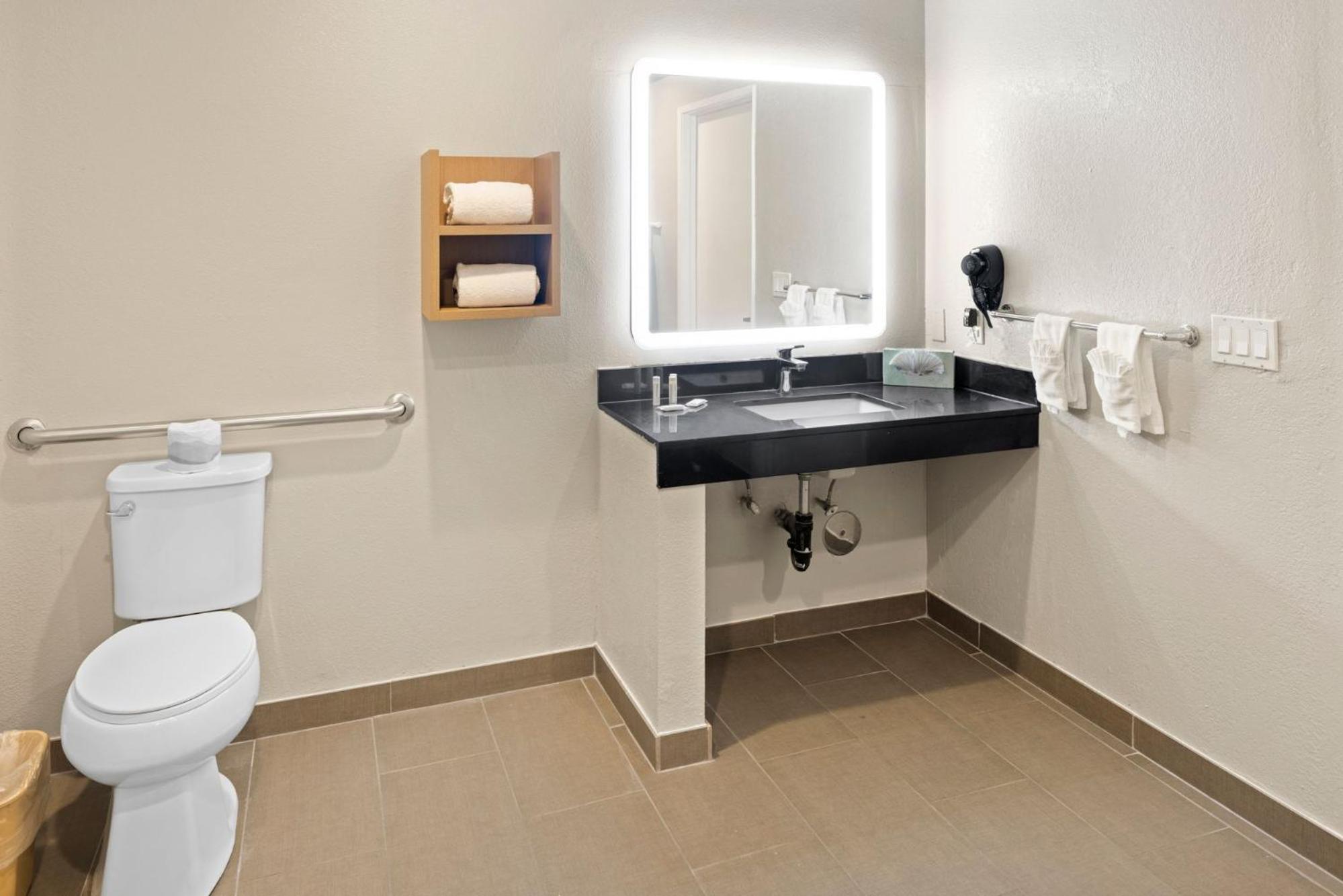 King Room with Roll-in Shower - Mobility Access/Non-Smoking
