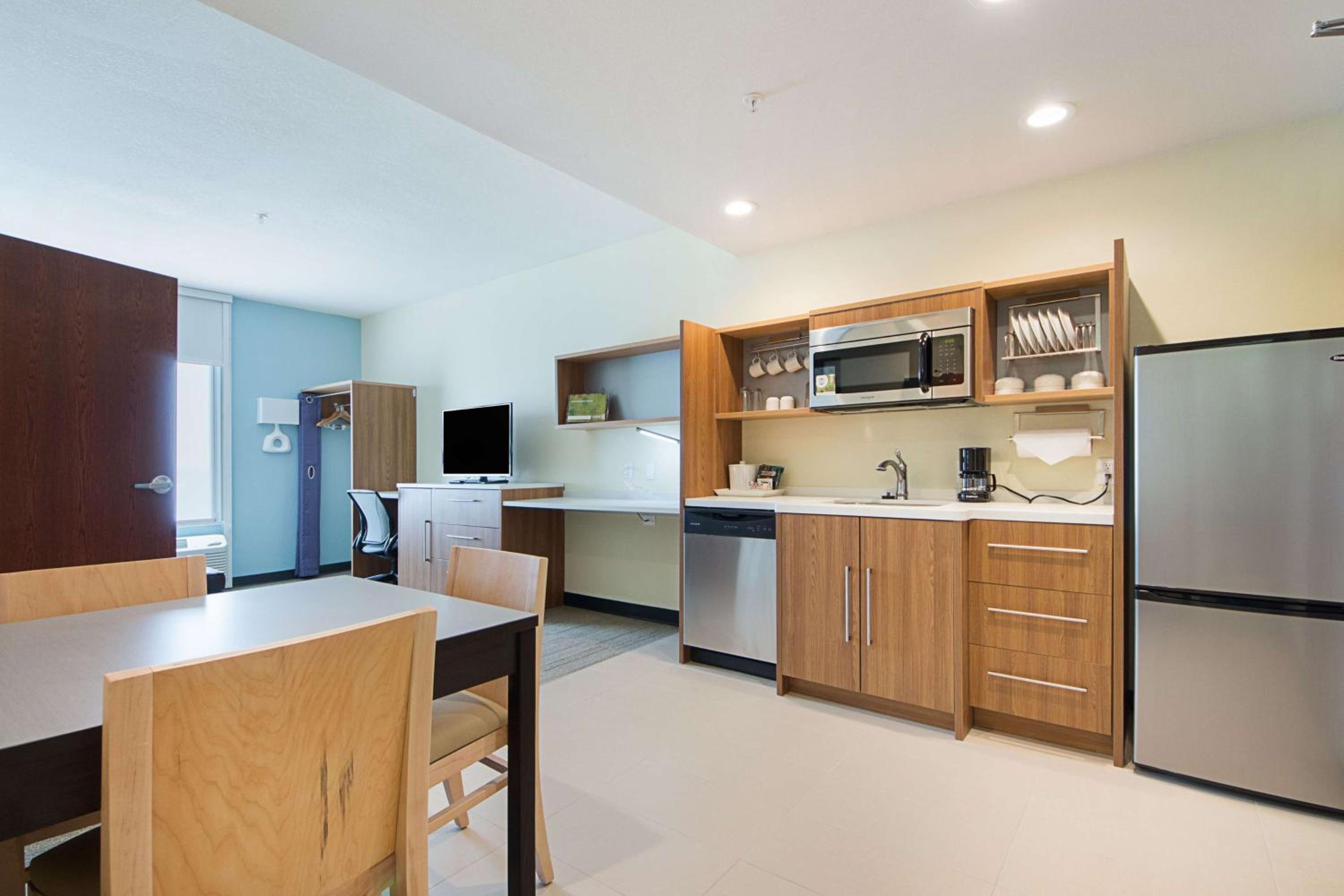 One-Bedroom King Suite - Non-Smoking