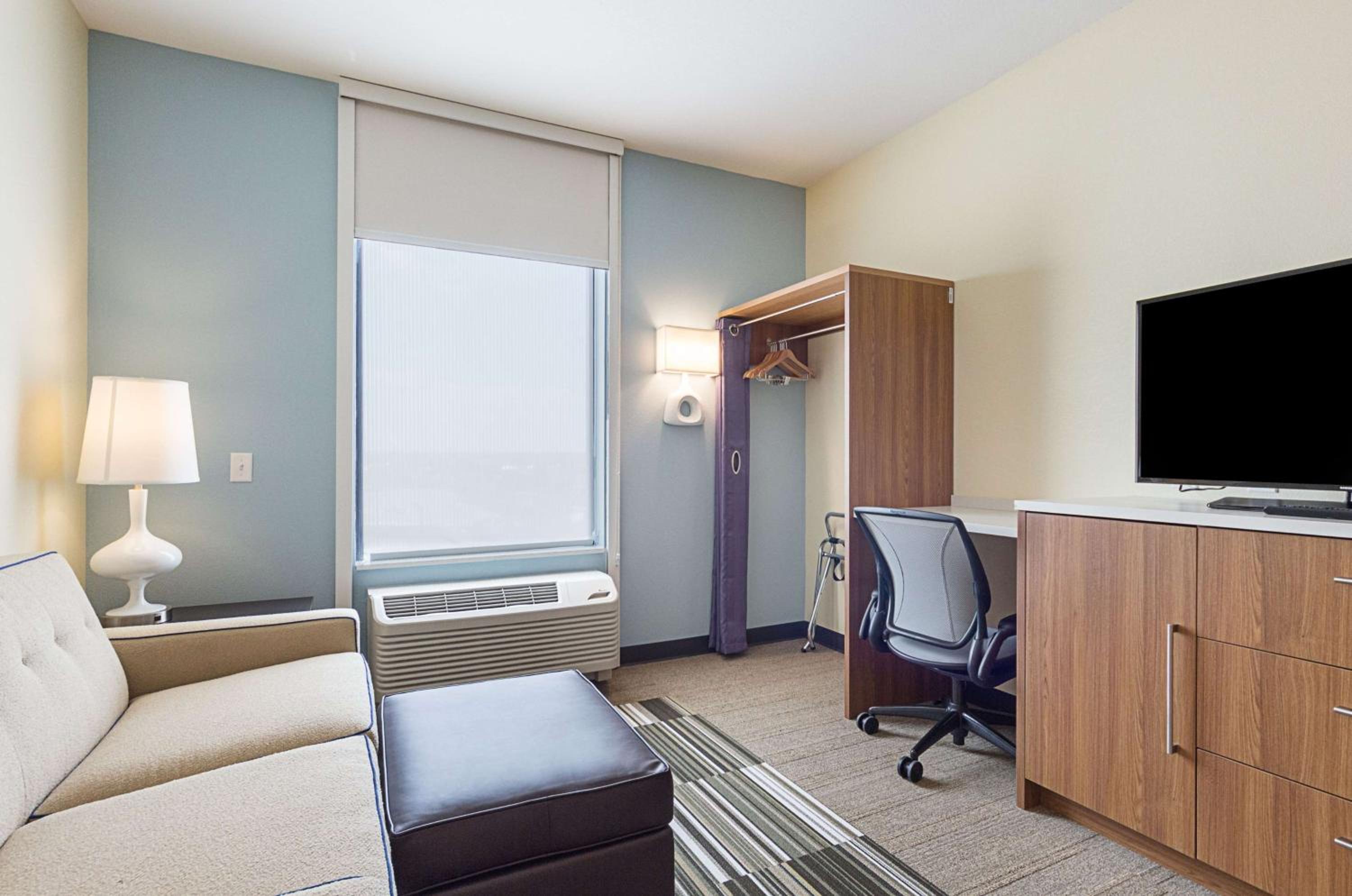 One-Bedroom King Suite - Non-Smoking