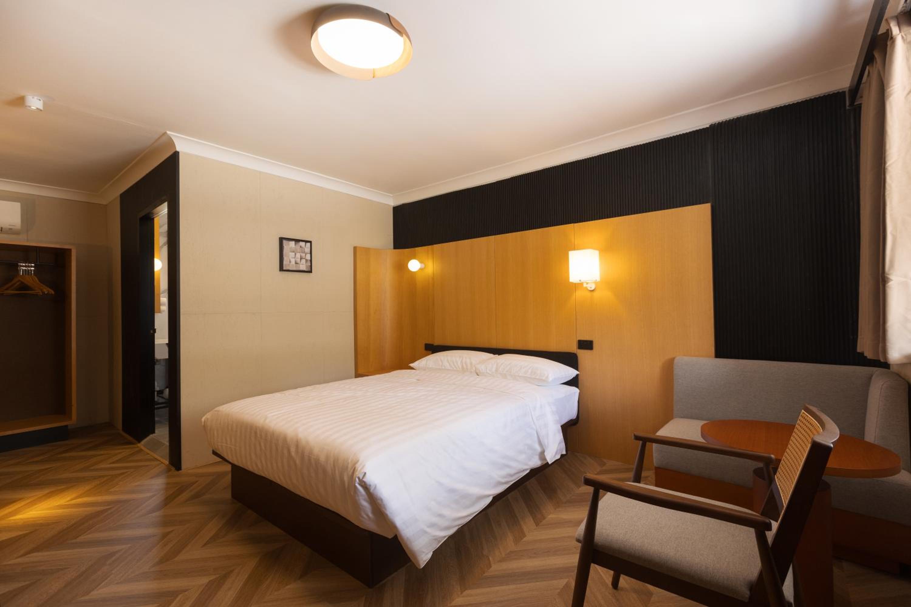 Queen Room - Disability Access