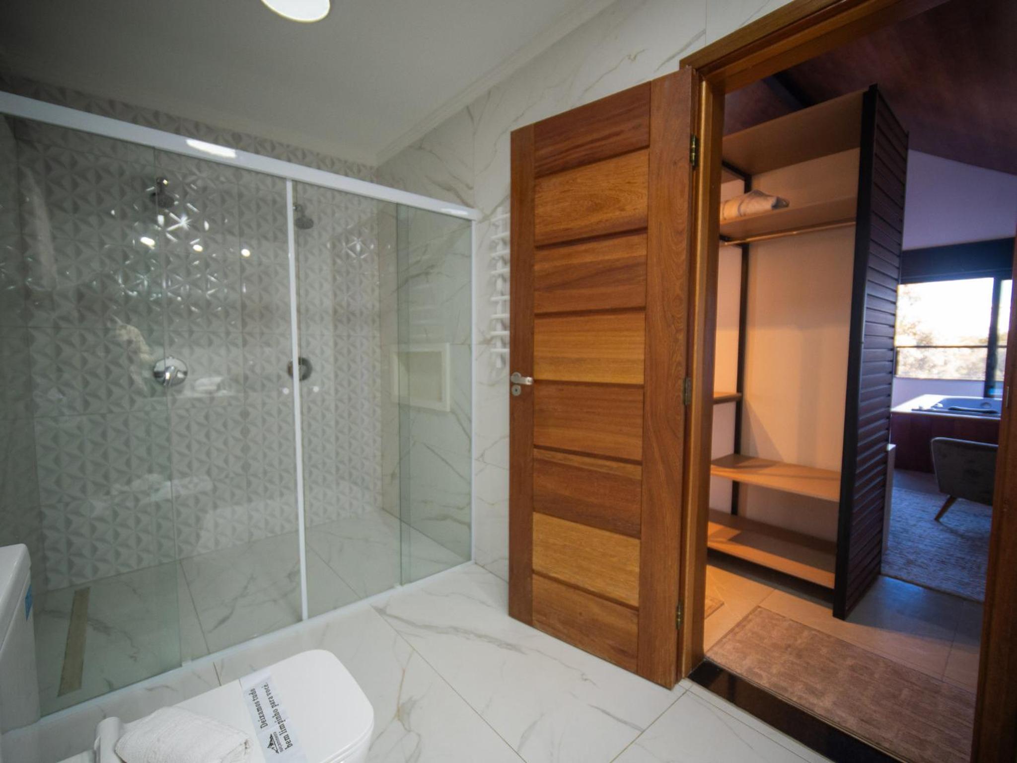 Premium Suite with Hydro and View