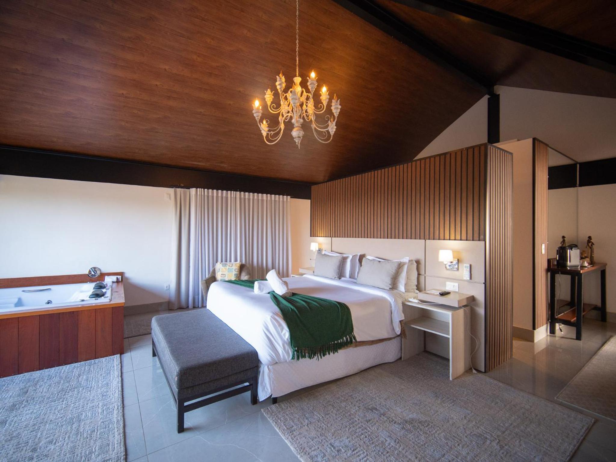 Premium Suite with Hydro and View