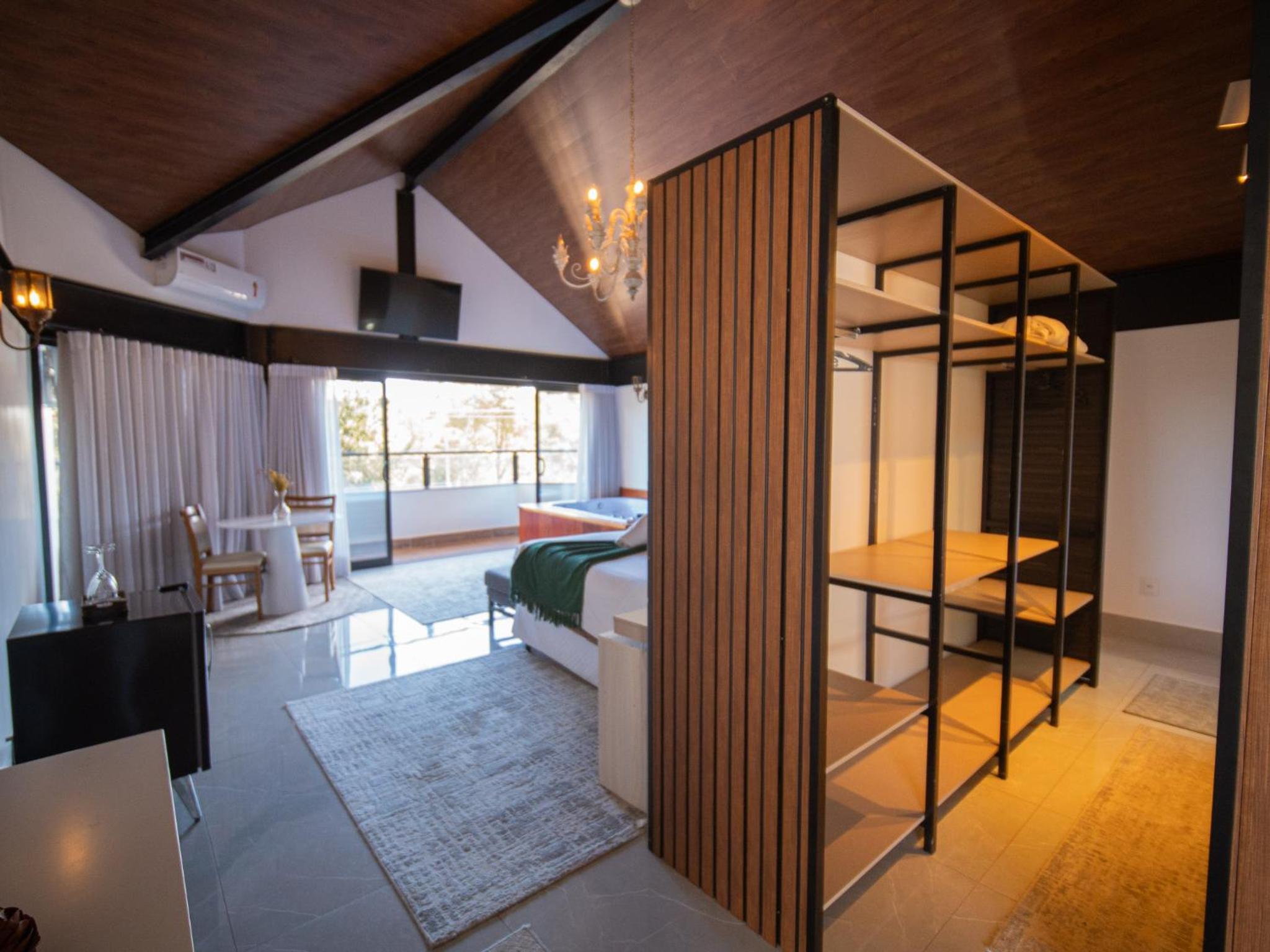 Premium Suite with Hydro and View