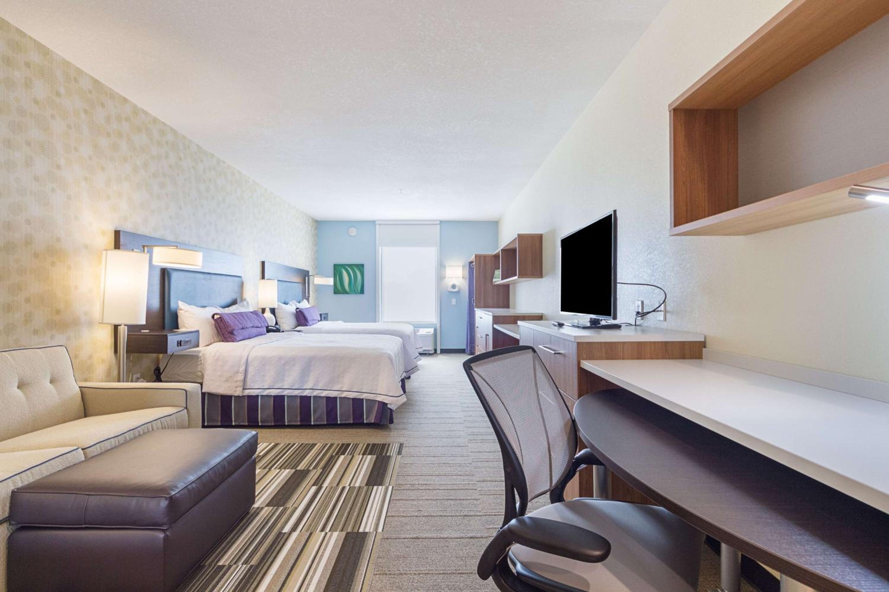 Queen Studio with Two Queen Beds - Non-Smoking