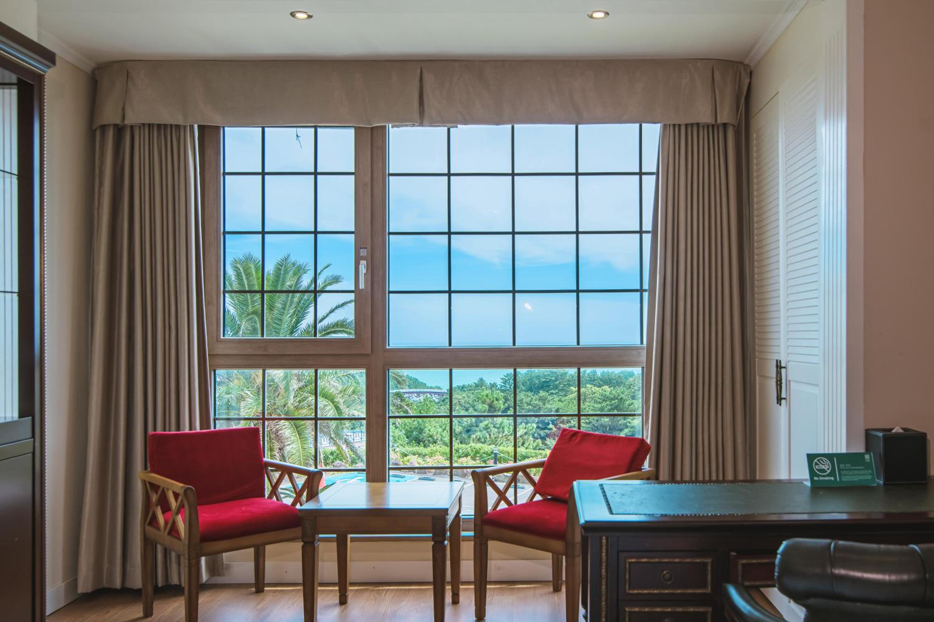 Standard Twin Room with Sea View