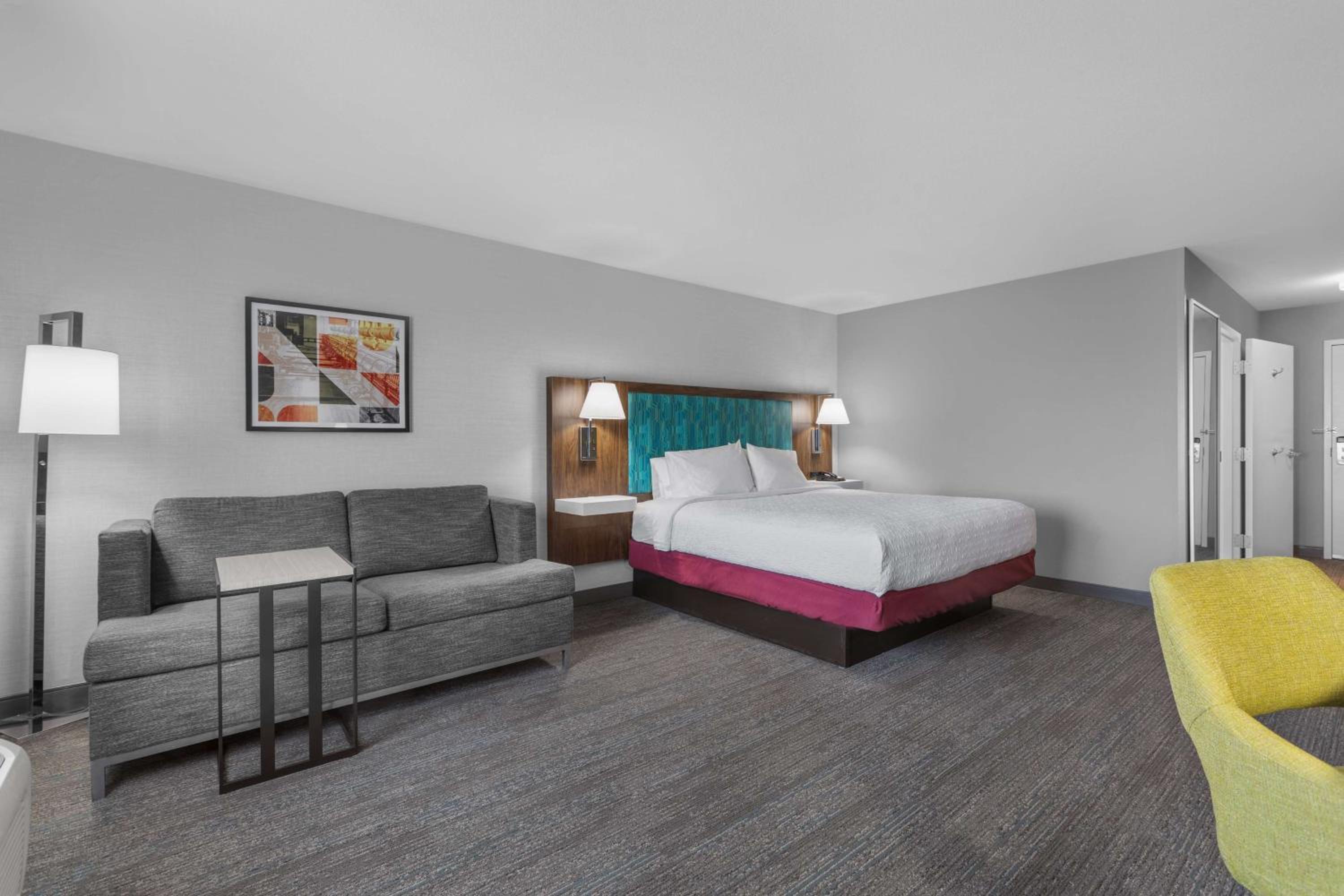 King Room with Accessible Tub - Mobility and Hearing Access/Non-Smoking
