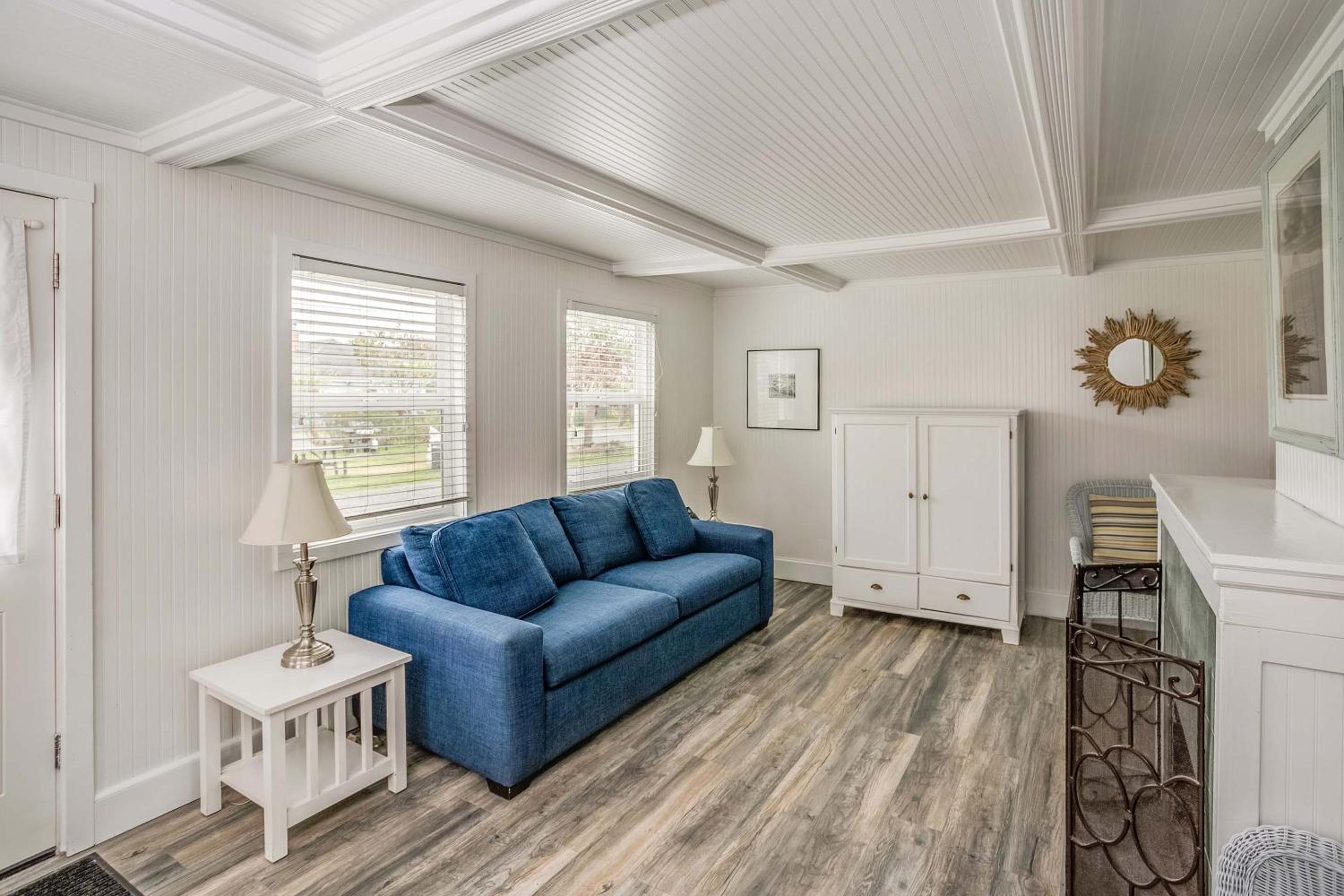 McBee Cottage - Grand Queen (Children and Pet Friendly)