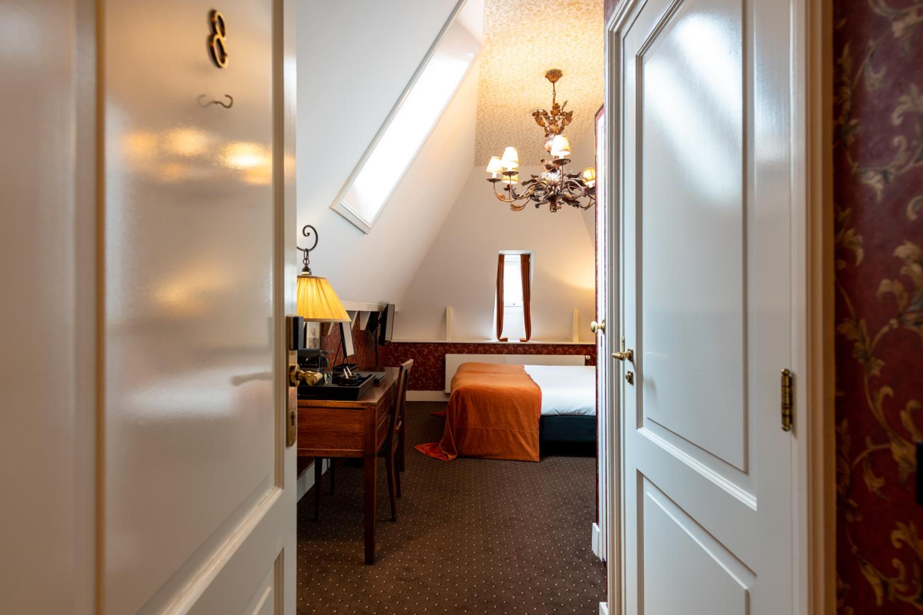 Small Deluxe Double Room